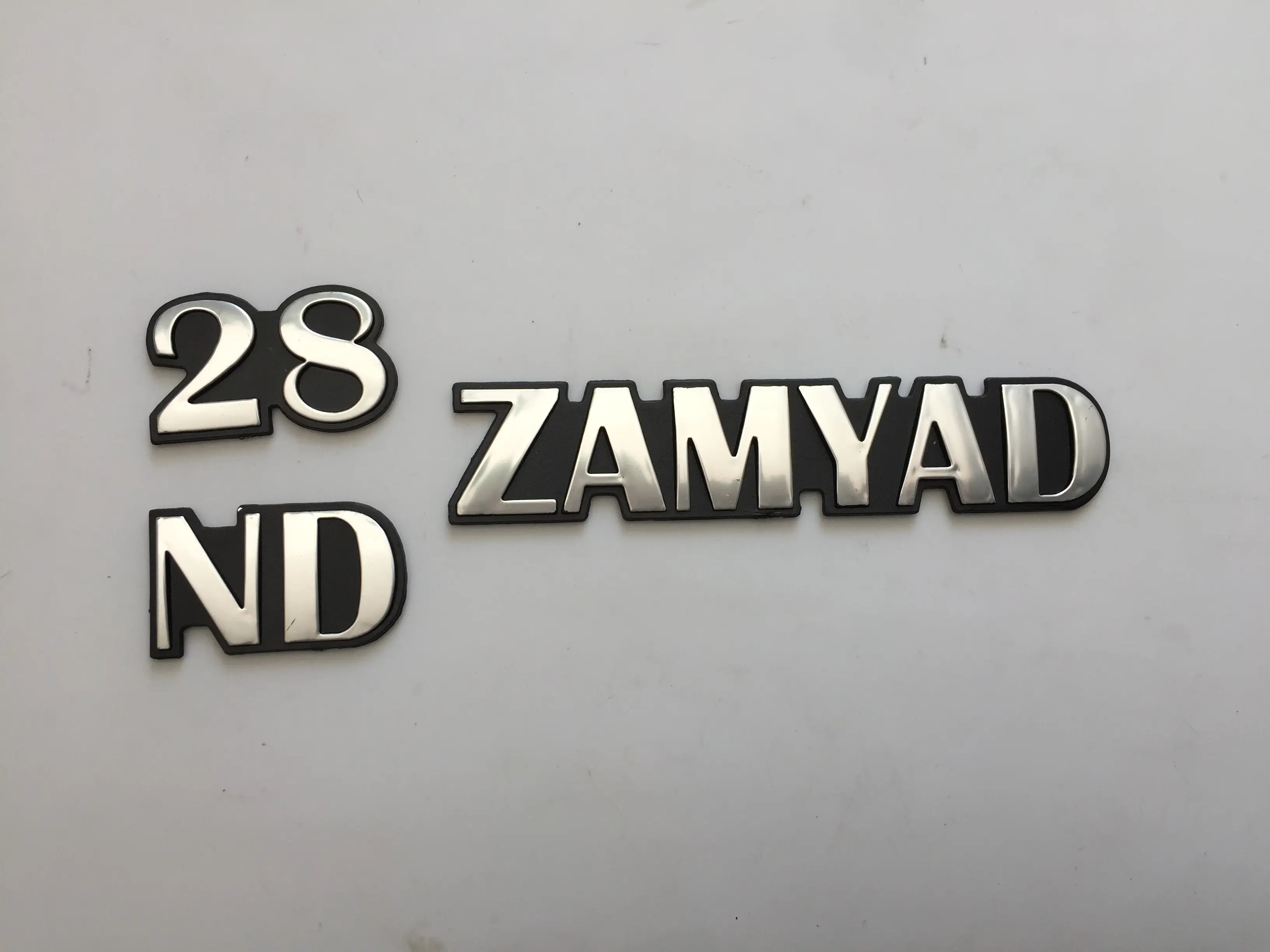 آرم بغل گلگیر نیسان دیزل