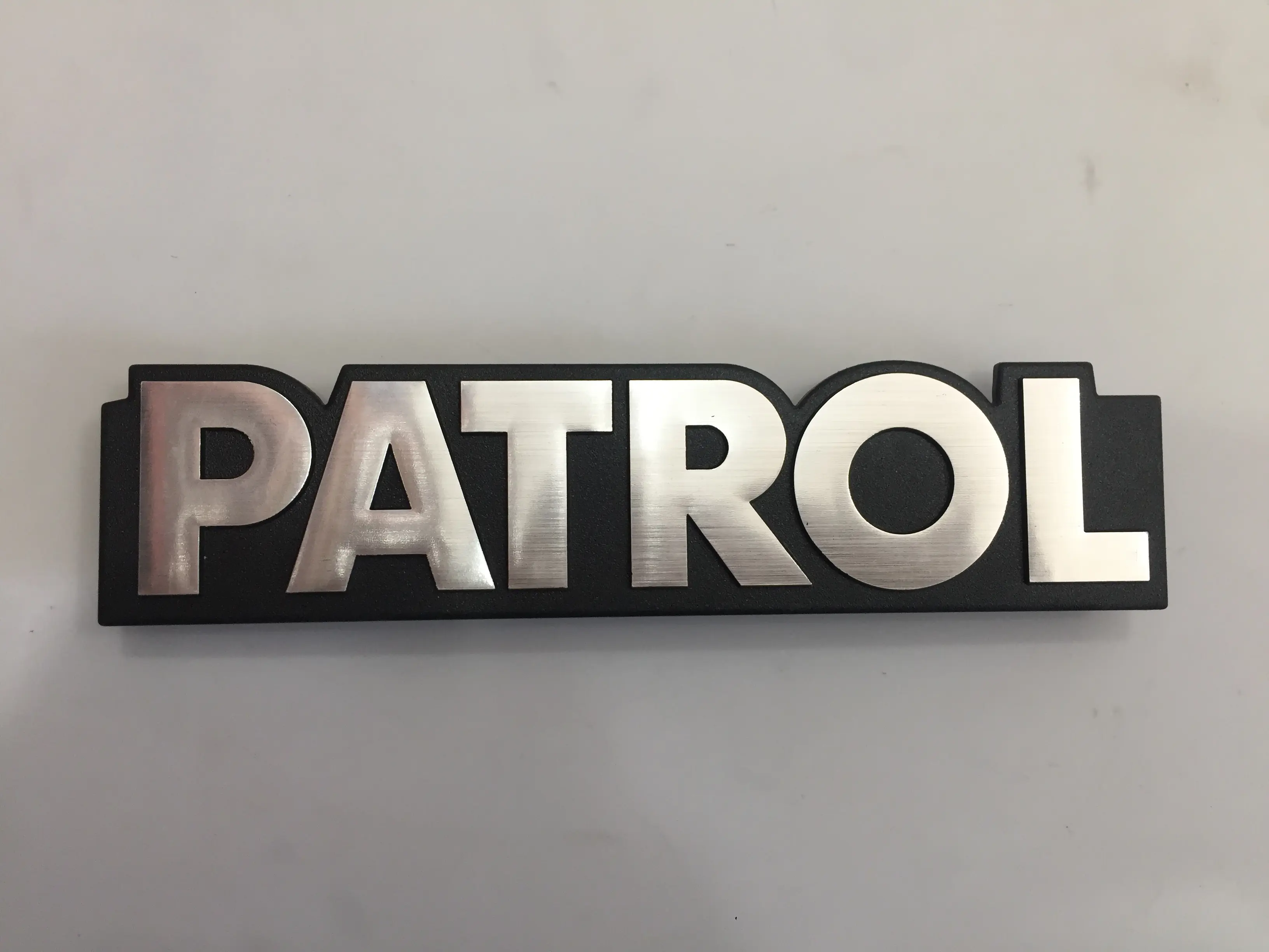 آرم بغل گلگیر پاترول