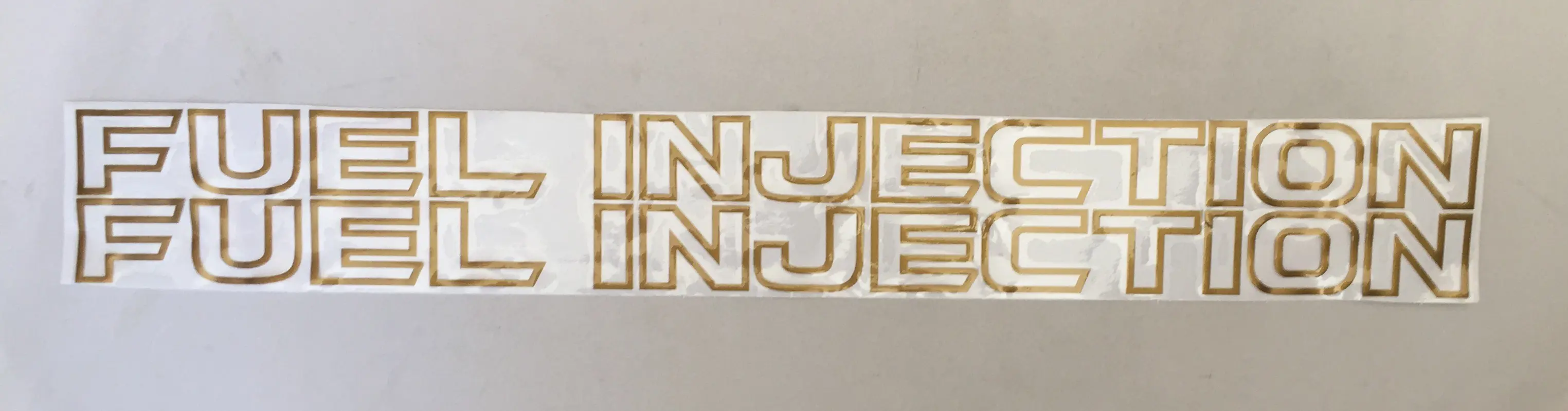 آرم فول انژکتور زیر درب جلو پیکاپ