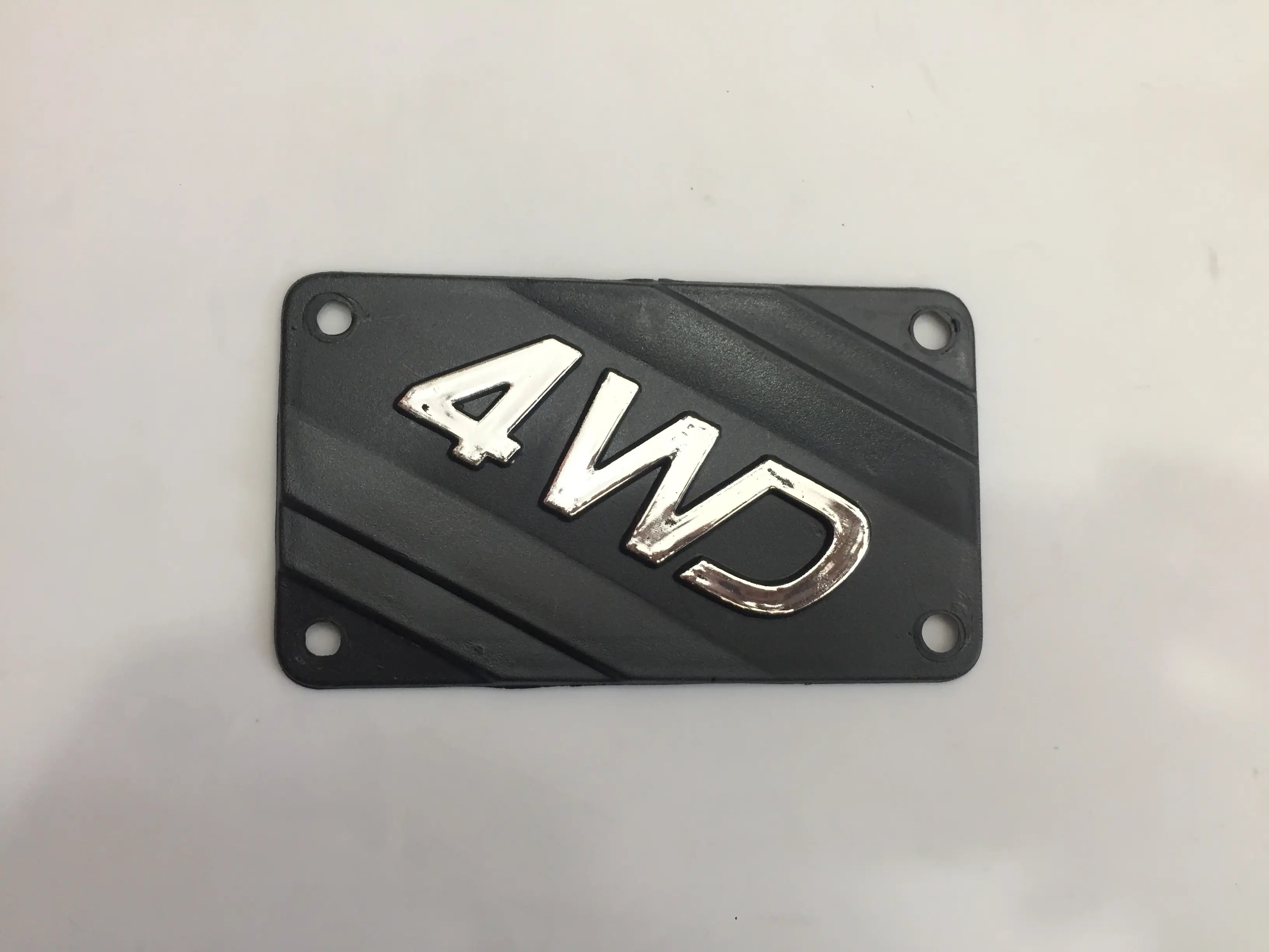 آرم پاترول 4WD پلاستیکی روی درب