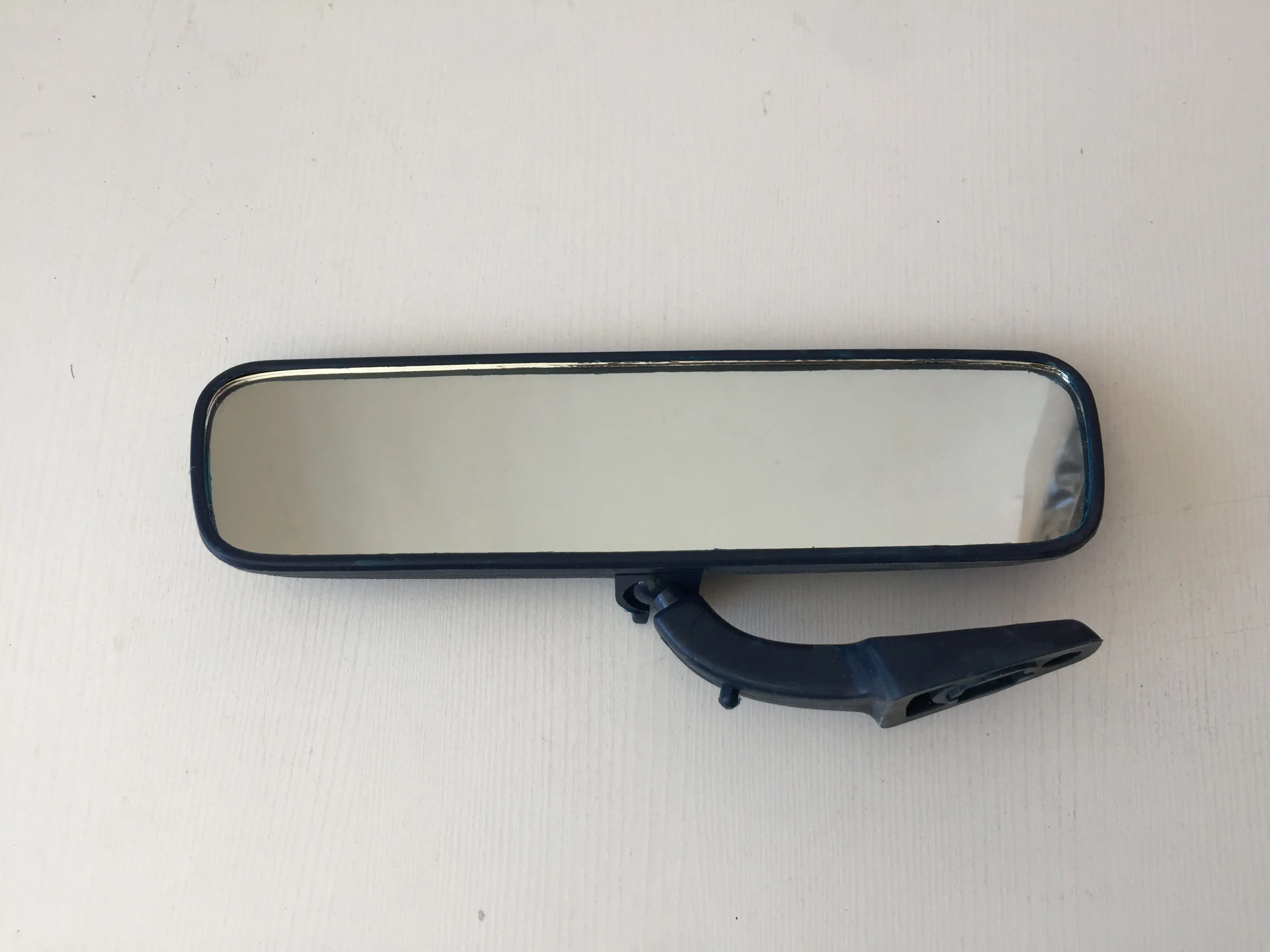 آینه داخل پاترول آبی