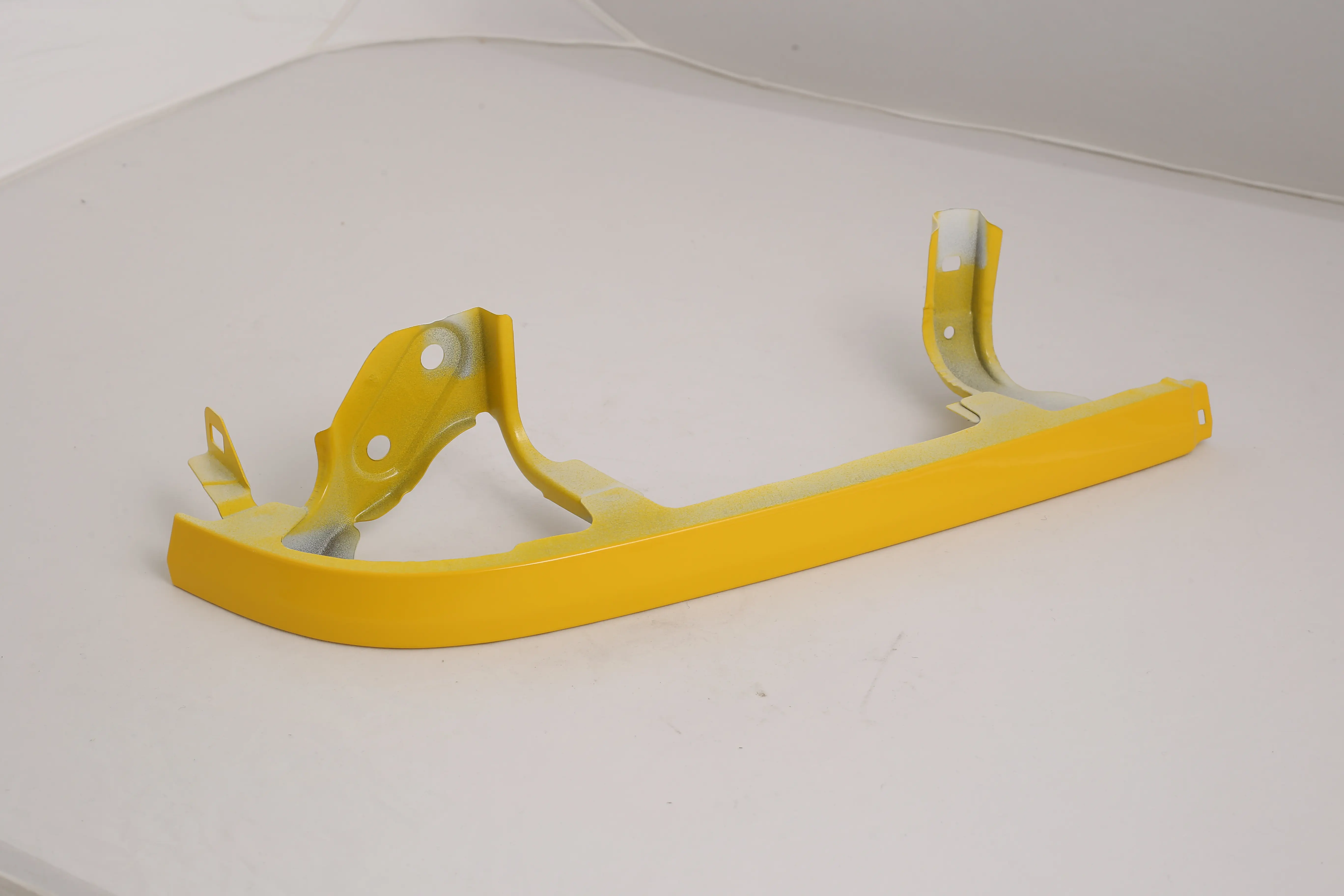 ابروی چراغ جلو پراید زرد تاکسی افتخار