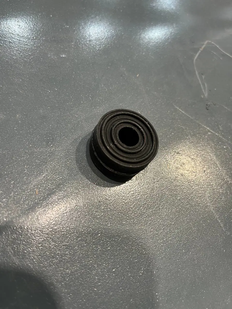 بوش لاستیکی سر کمک عقب ام وی ام SOMINEK X33