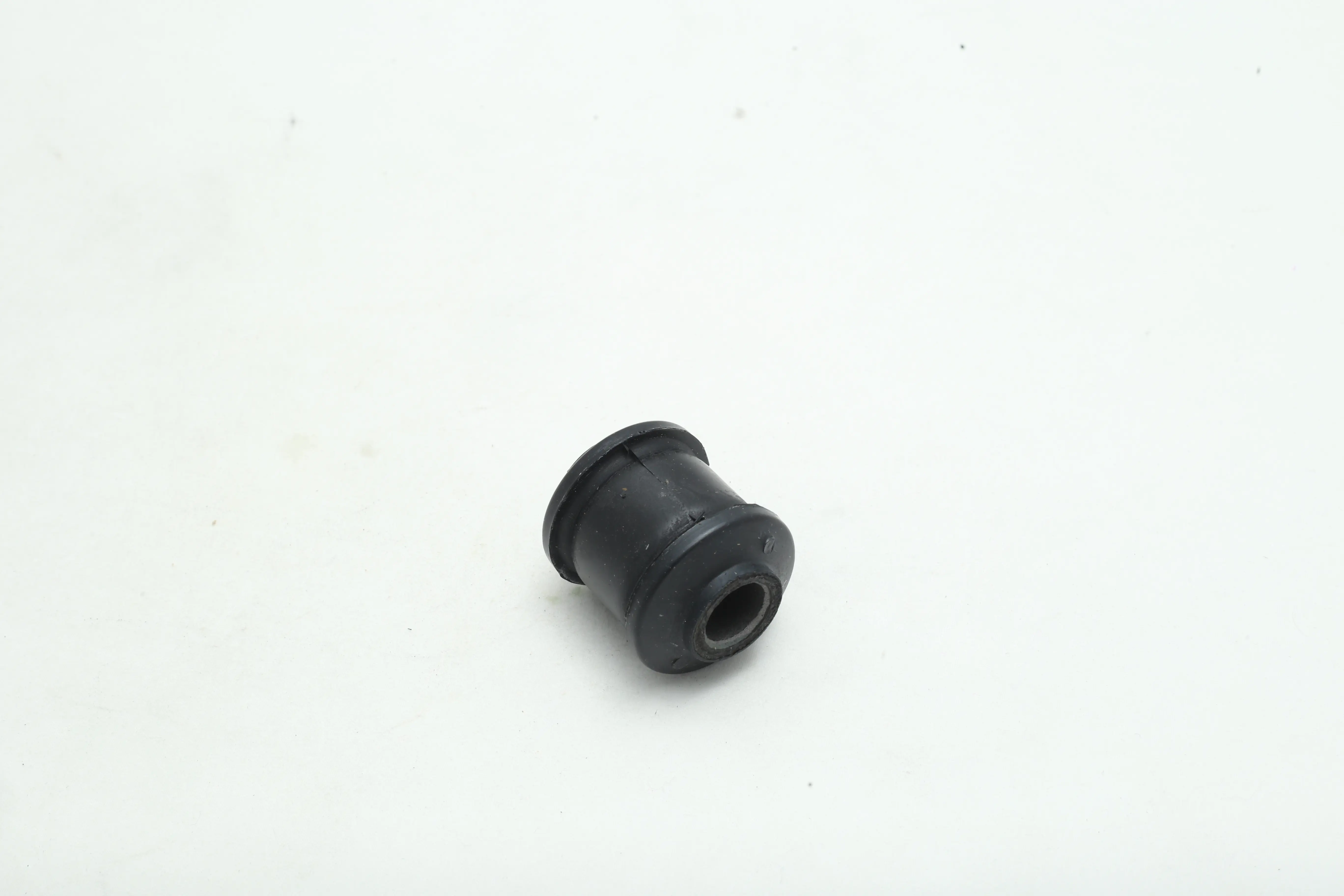 بوش پایه کمک عقب پژو 206 بالای پایه کوتاه زمرد یدک