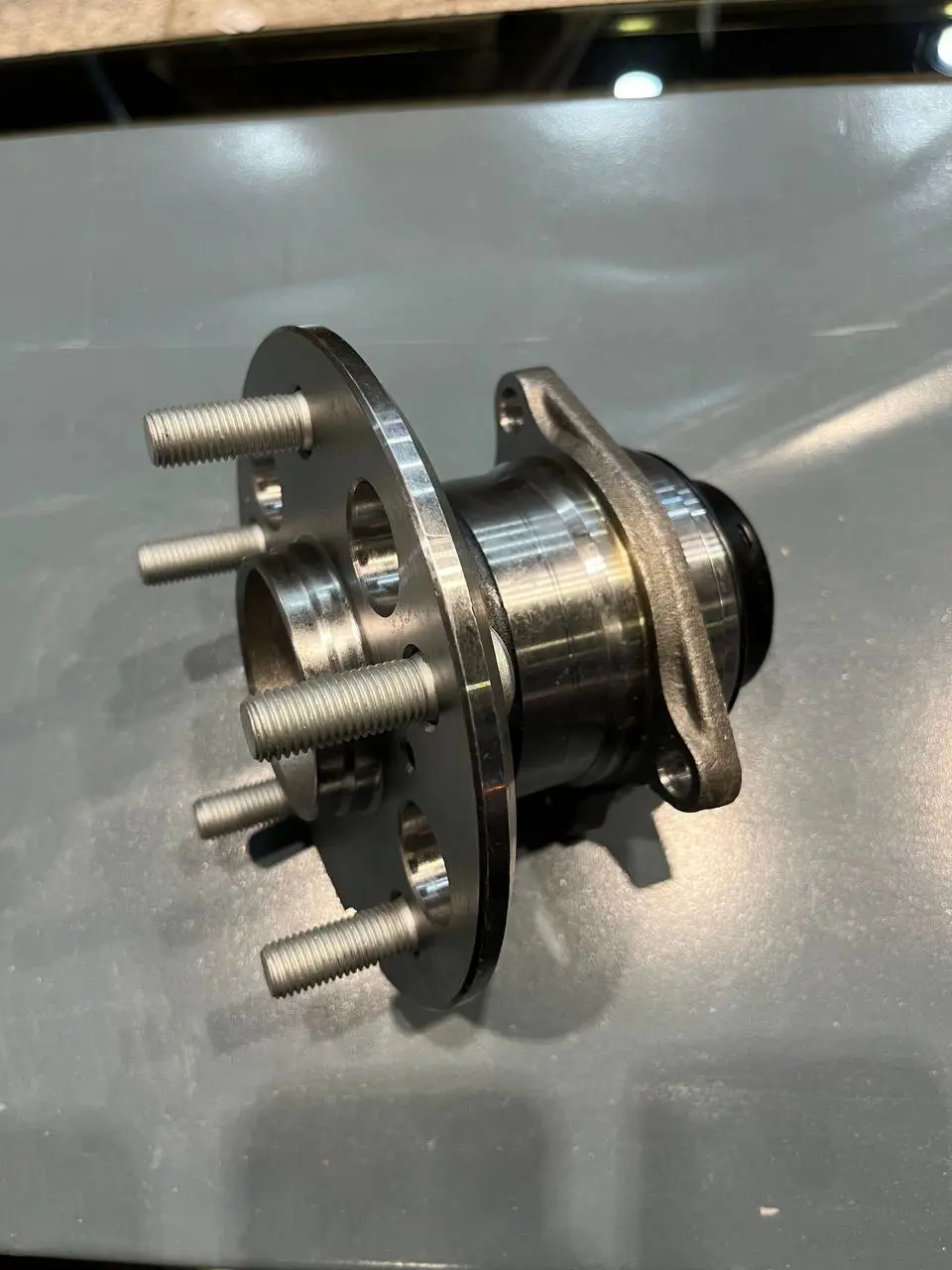 توپی و بلبرینگ چرخ عقب ام وی ام  SOMINEK X33