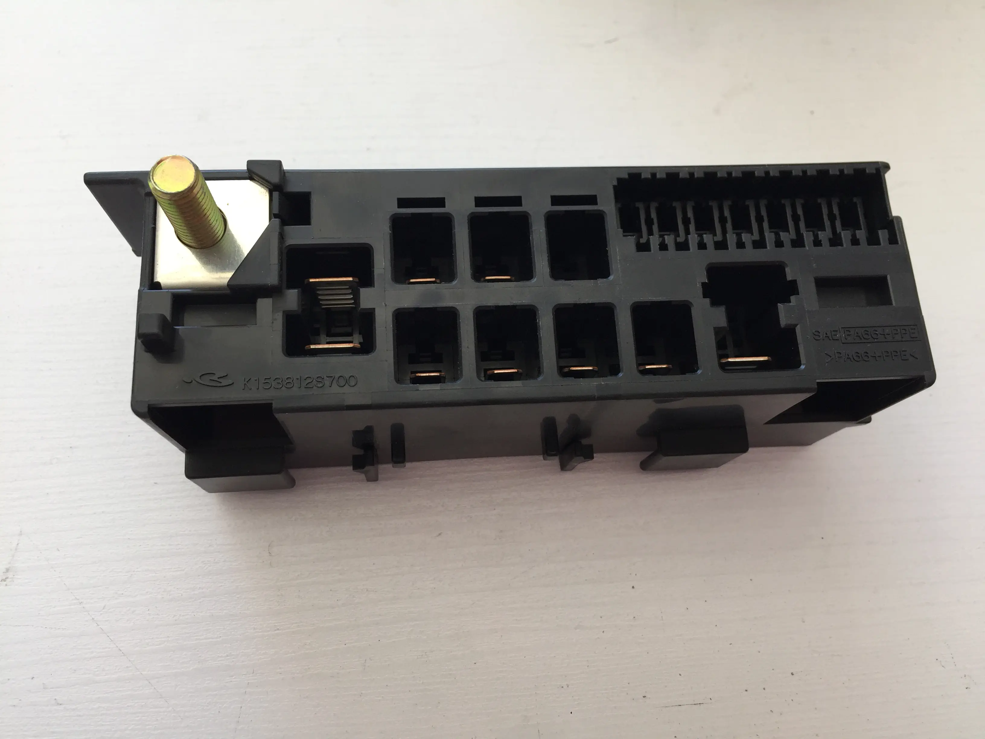 جعبه فیوز پیکاپ داخل کاپوت NISSAN MOTOR اصلی