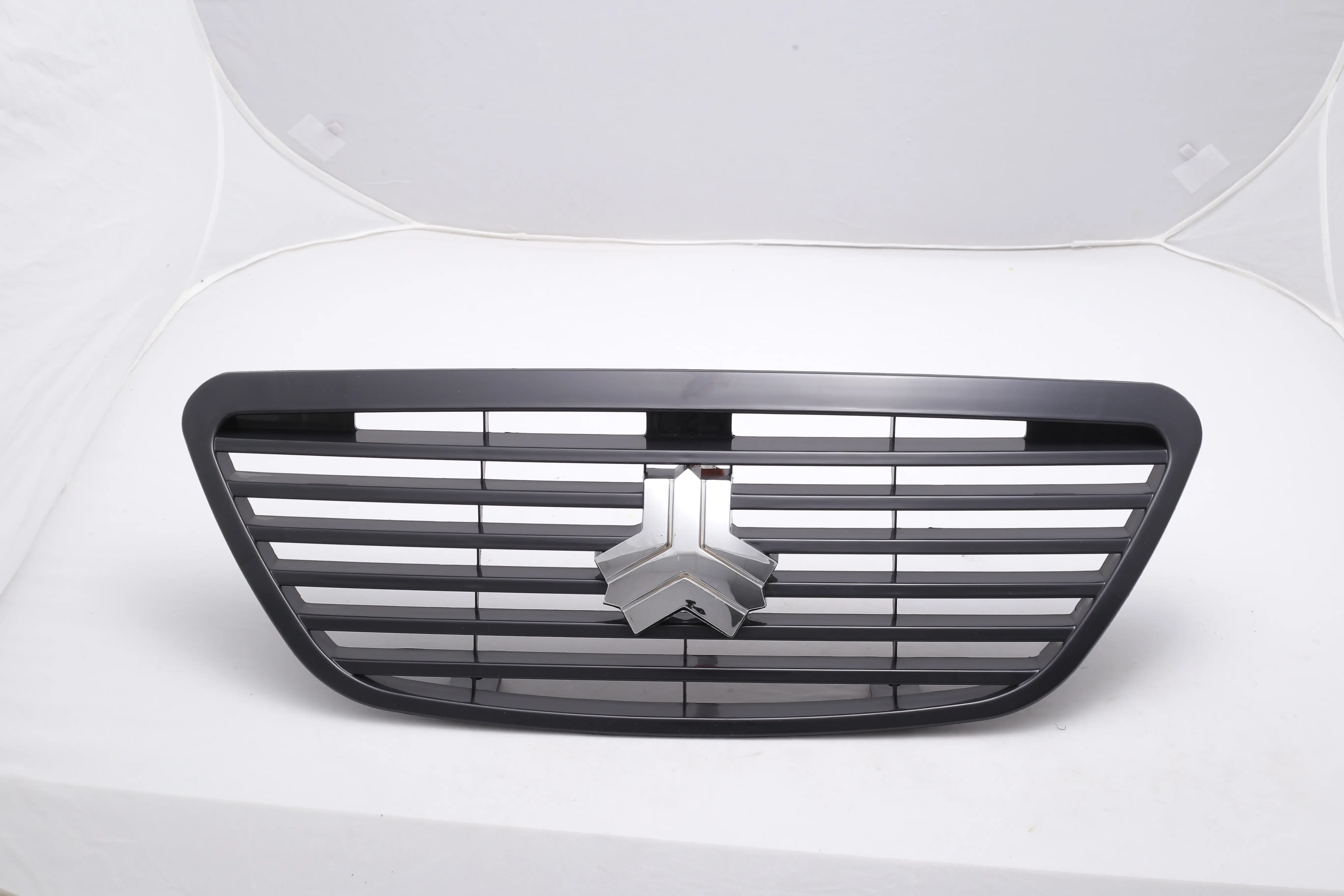 جلو پنجره تیبا با آرم HIC