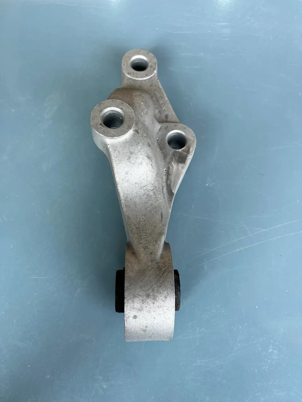 دسته موتور بالائی عقب آریزو5 SOMINEK