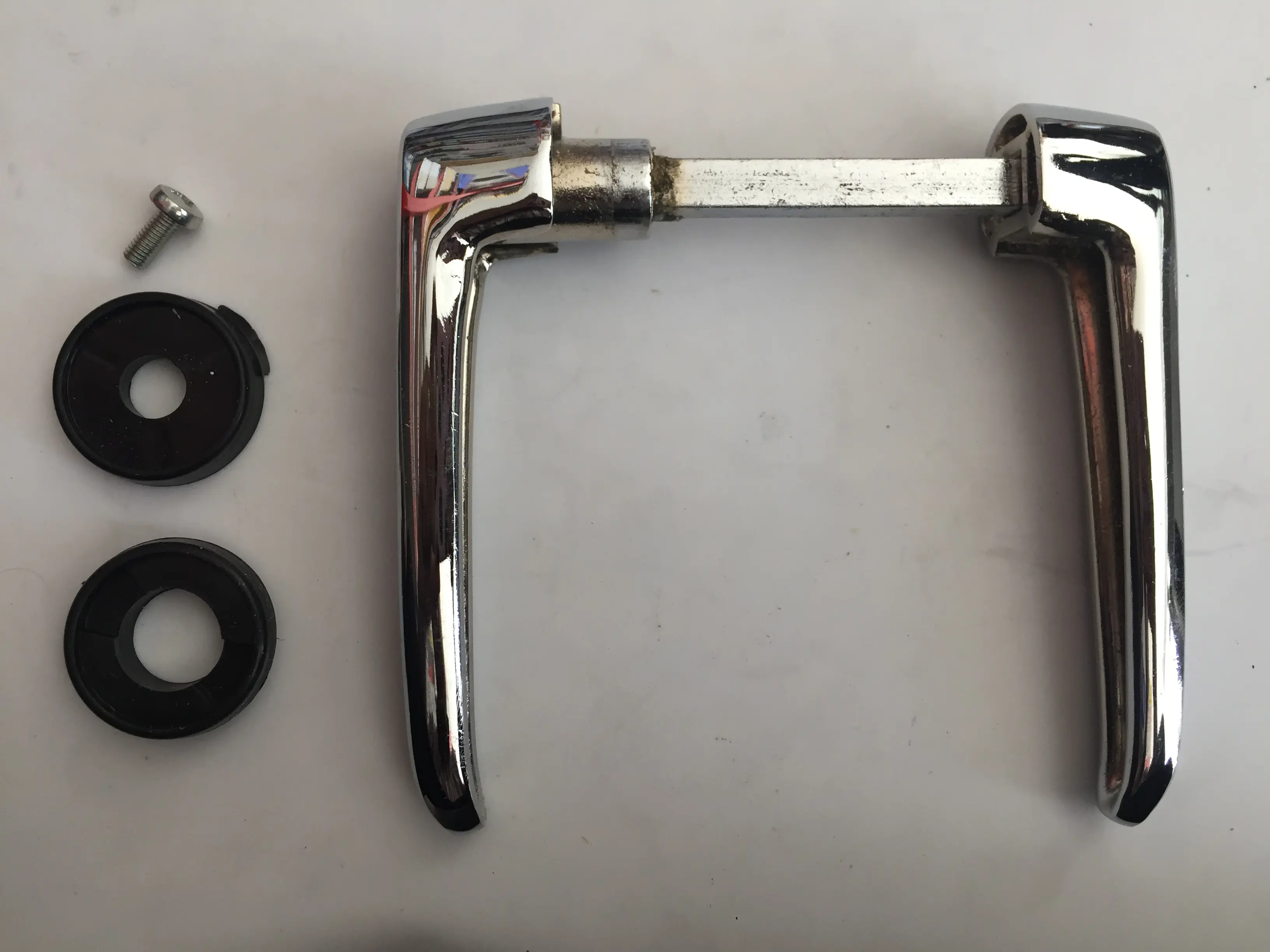 دستگیره درب عقب پاترول کلنگی