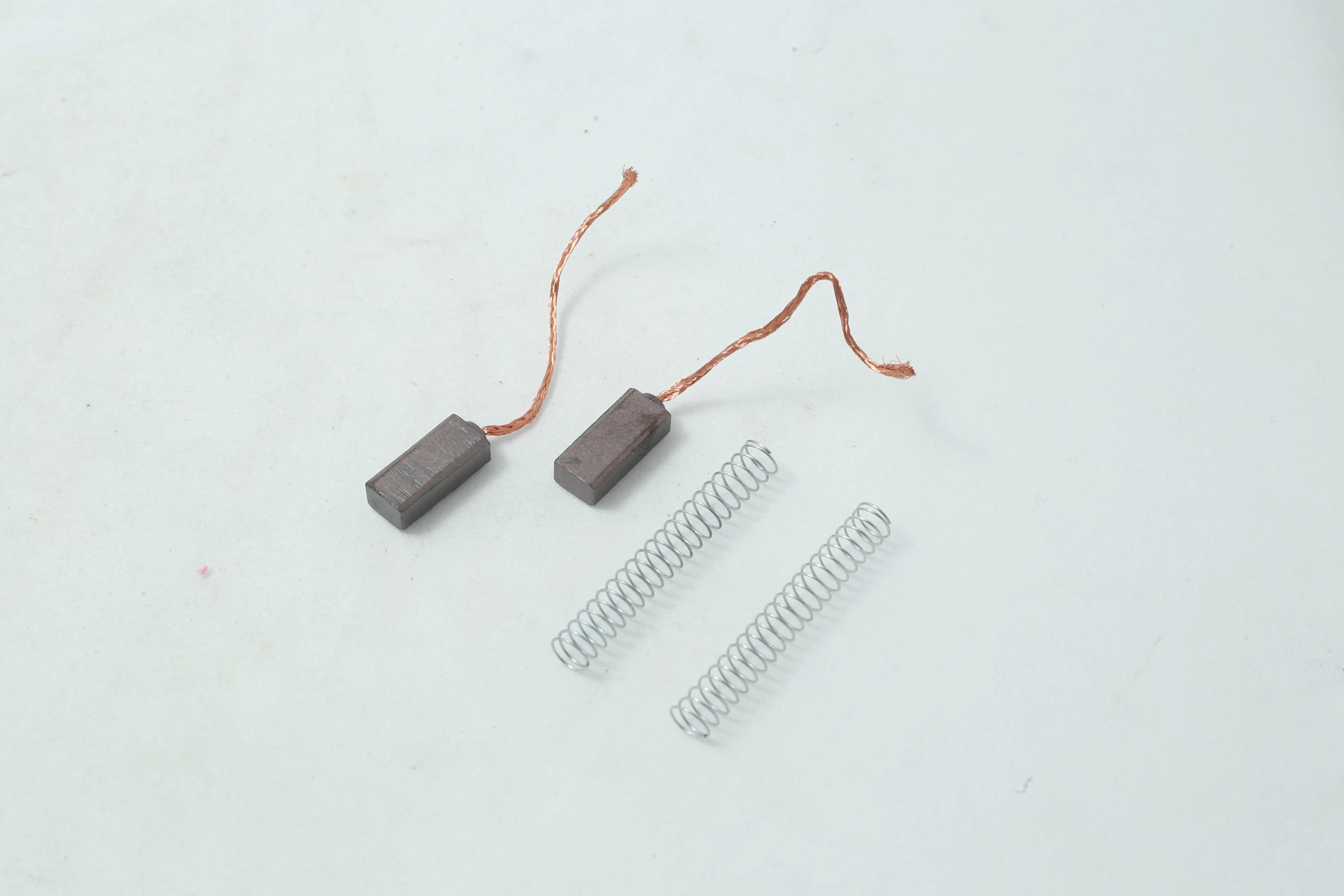 ذغال دینام پژو 405 مجد