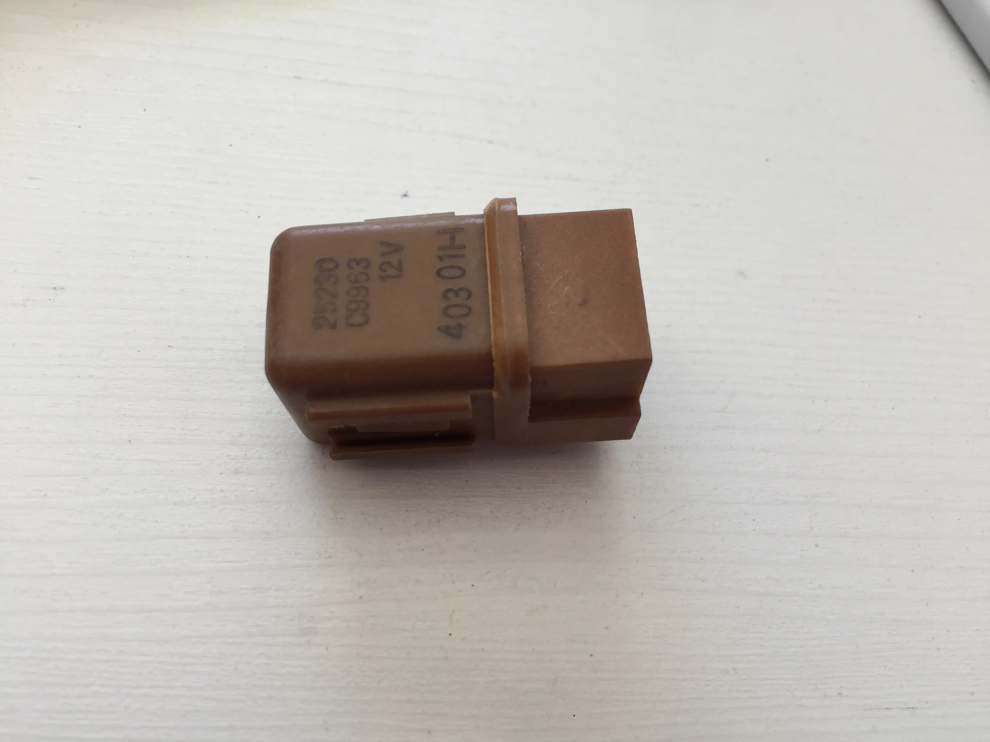 رله پیکاپ قهوه ای 6 فیش اصلی