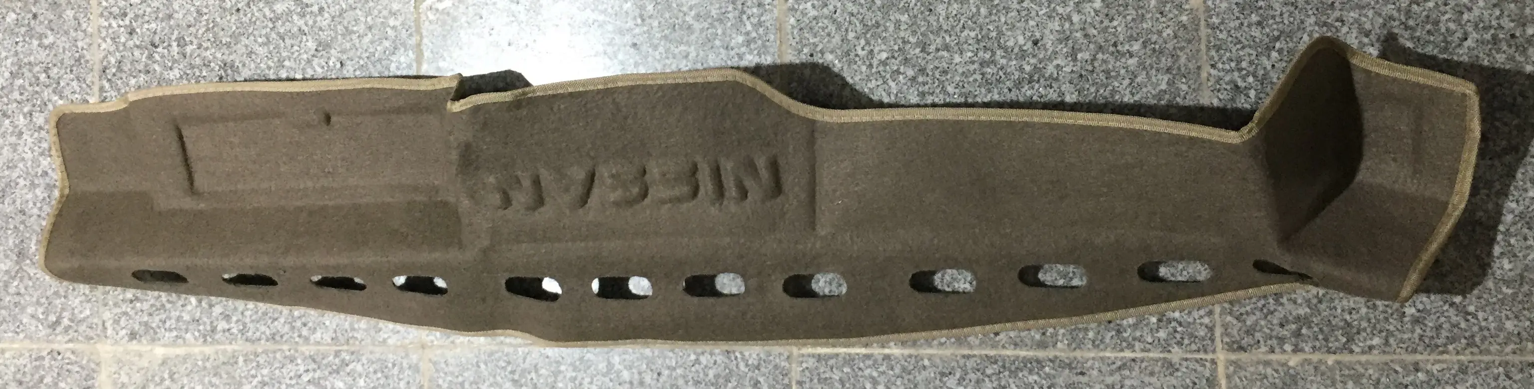 رو داشبورد پاترول قالبی کرم