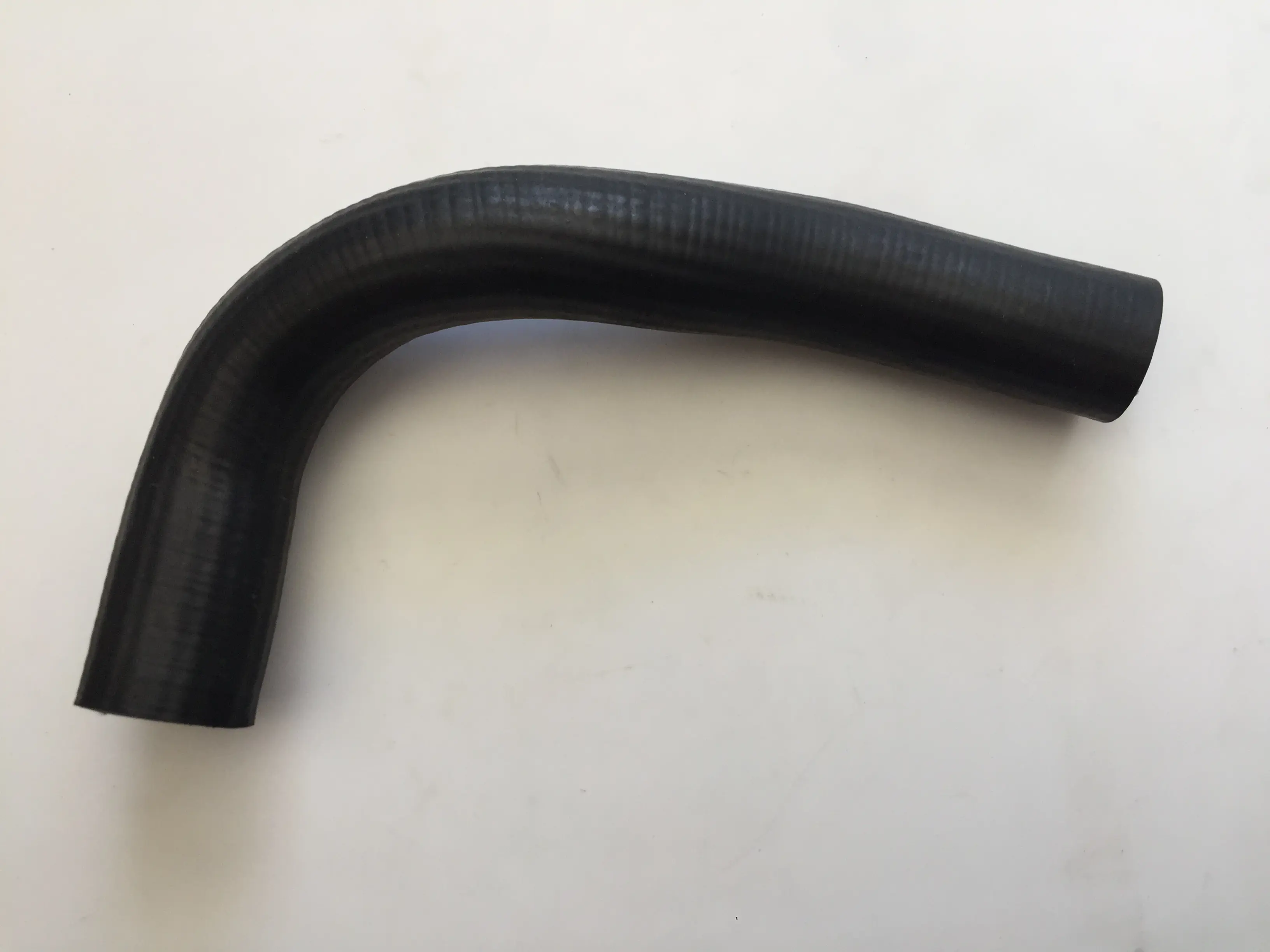 شیلنگ بالای رادیات نیسان دیزل اتحاد طلایی