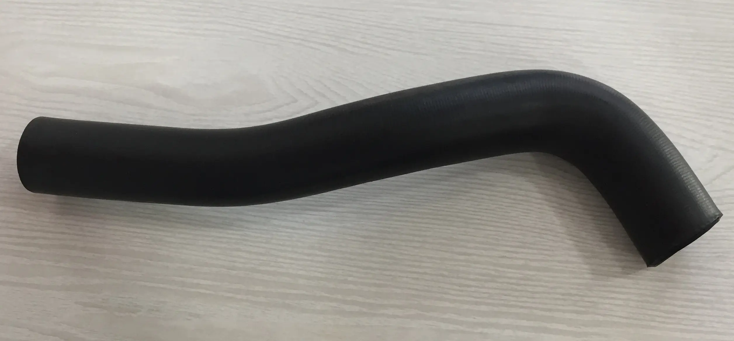 شیلنگ بالای رادیات پاترول 6سیلندر