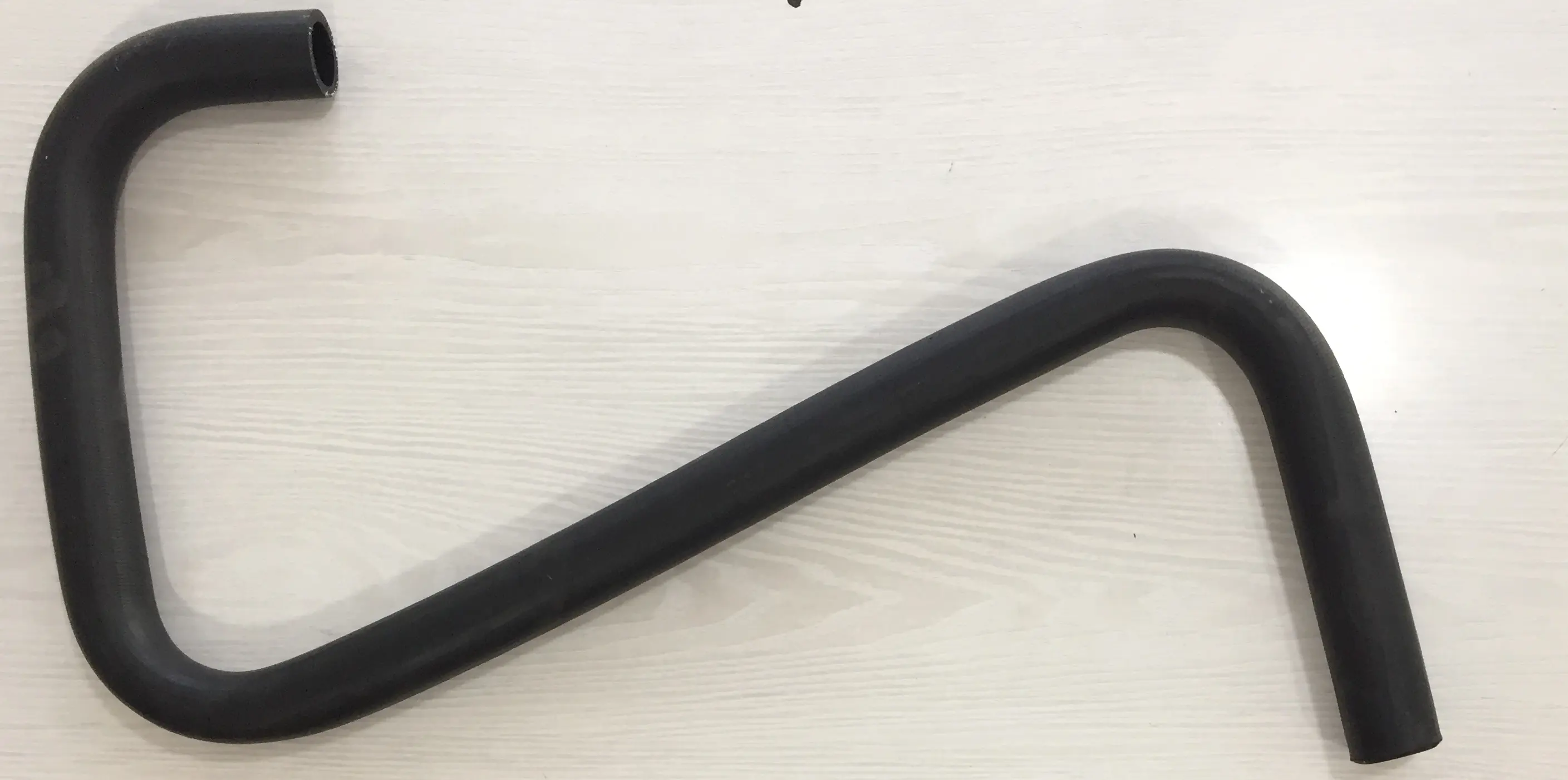 شیلنگ بالای رادیات پاترول 2 درب