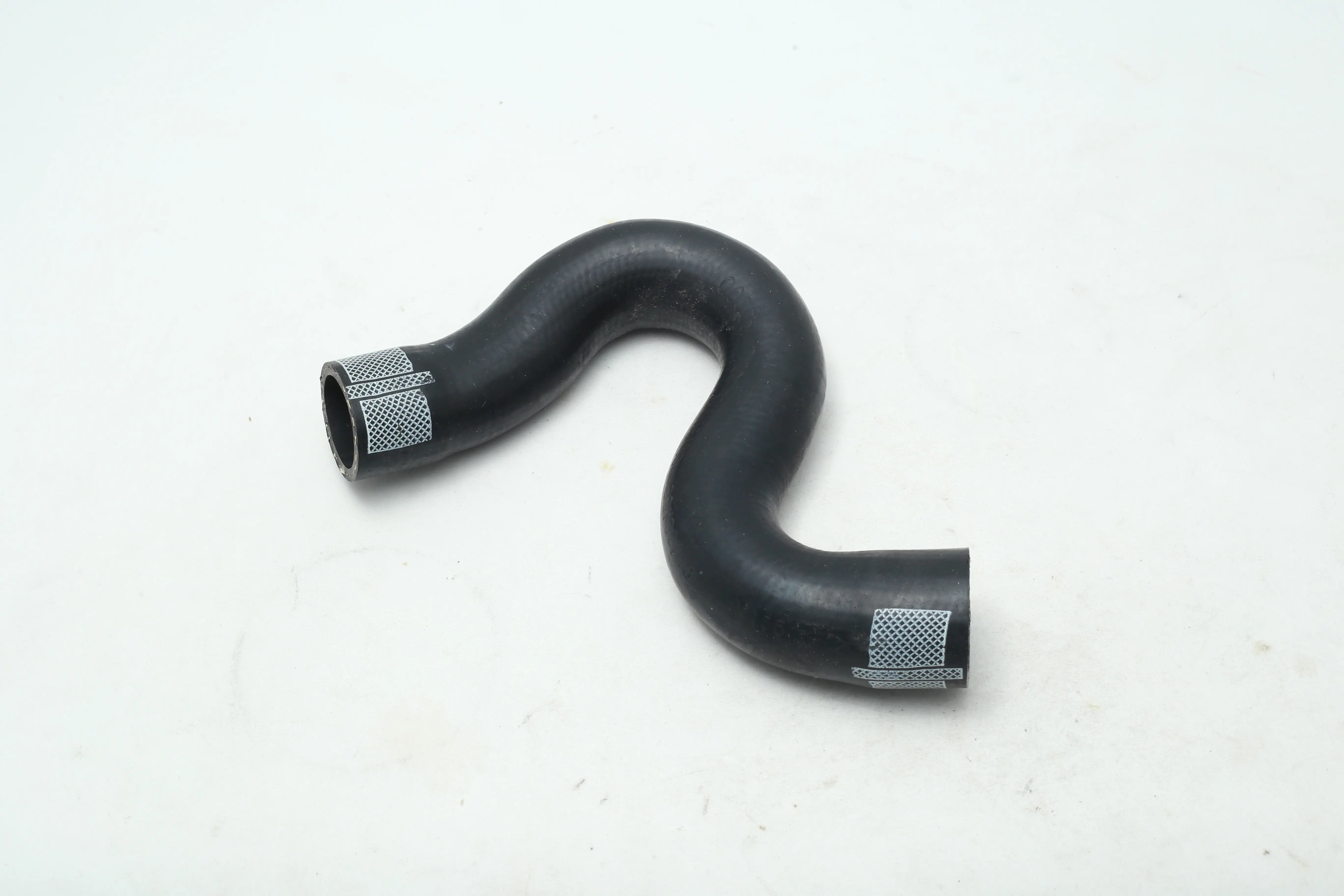 شیلنگ بالای رادیات پژو 206 تیپ 5 ورودی HIC