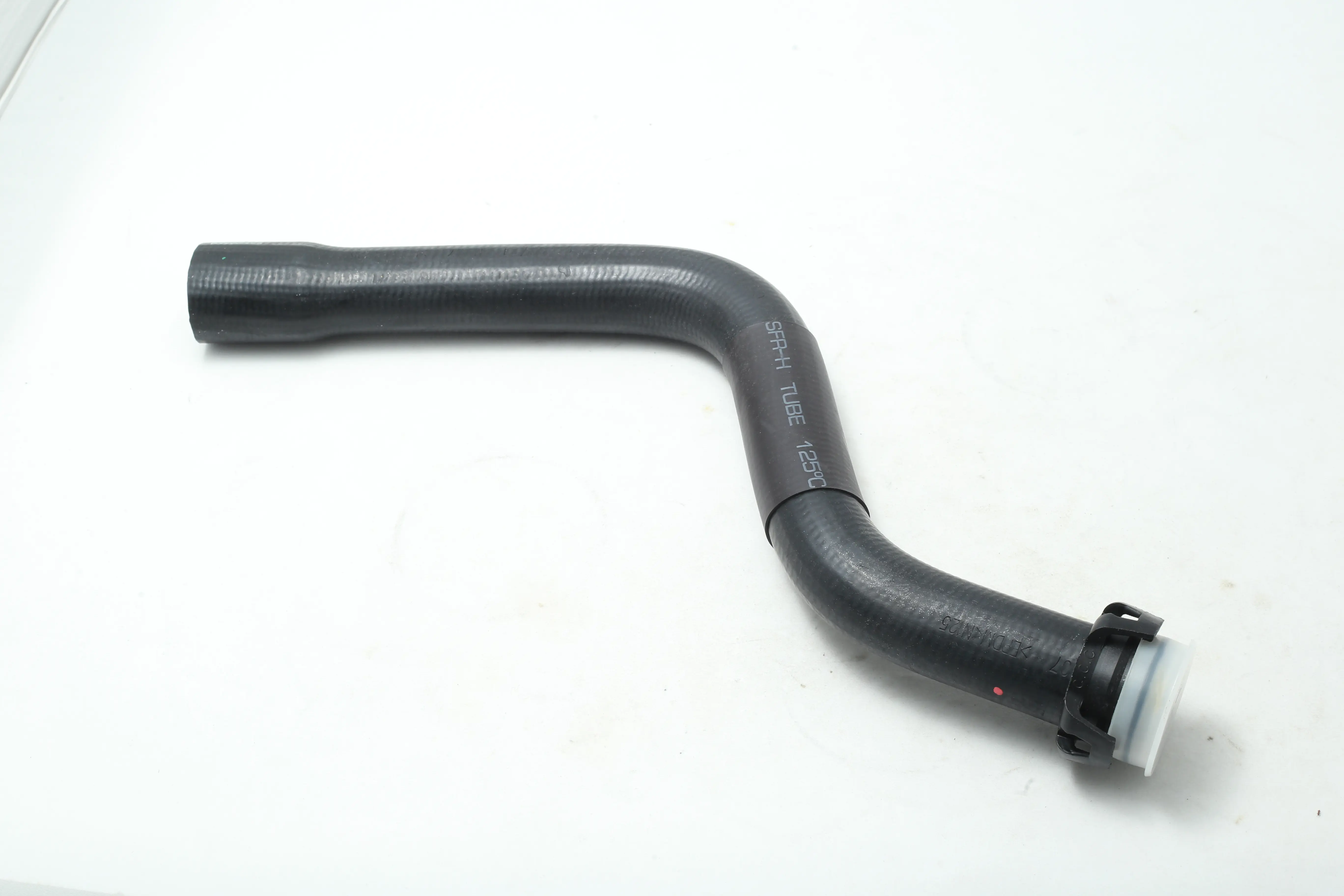 شیلنگ بالای رادیات پژو 405 کلمپدار IPNC