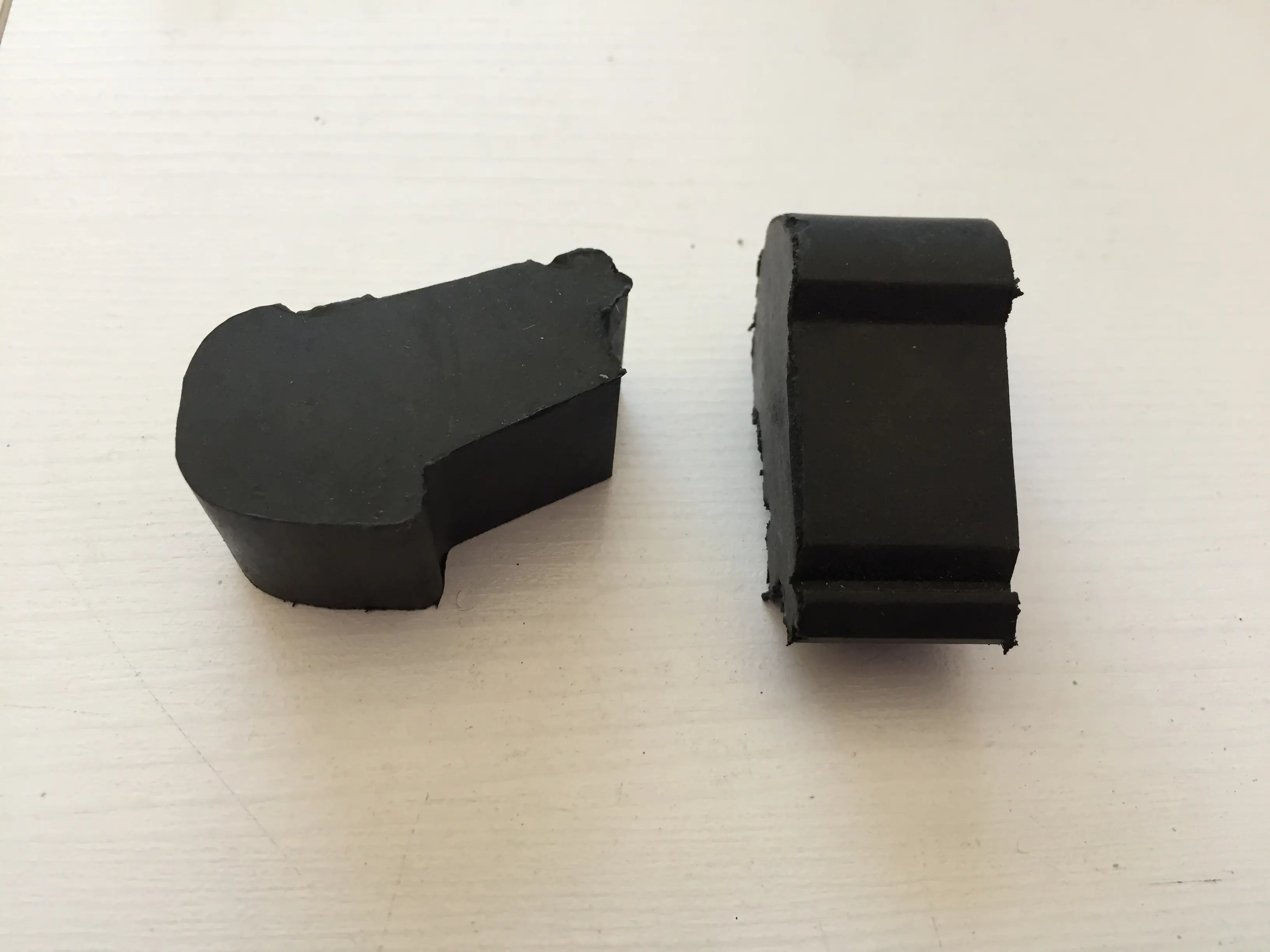 ضربگیر بغل کاپوت پیکاپ