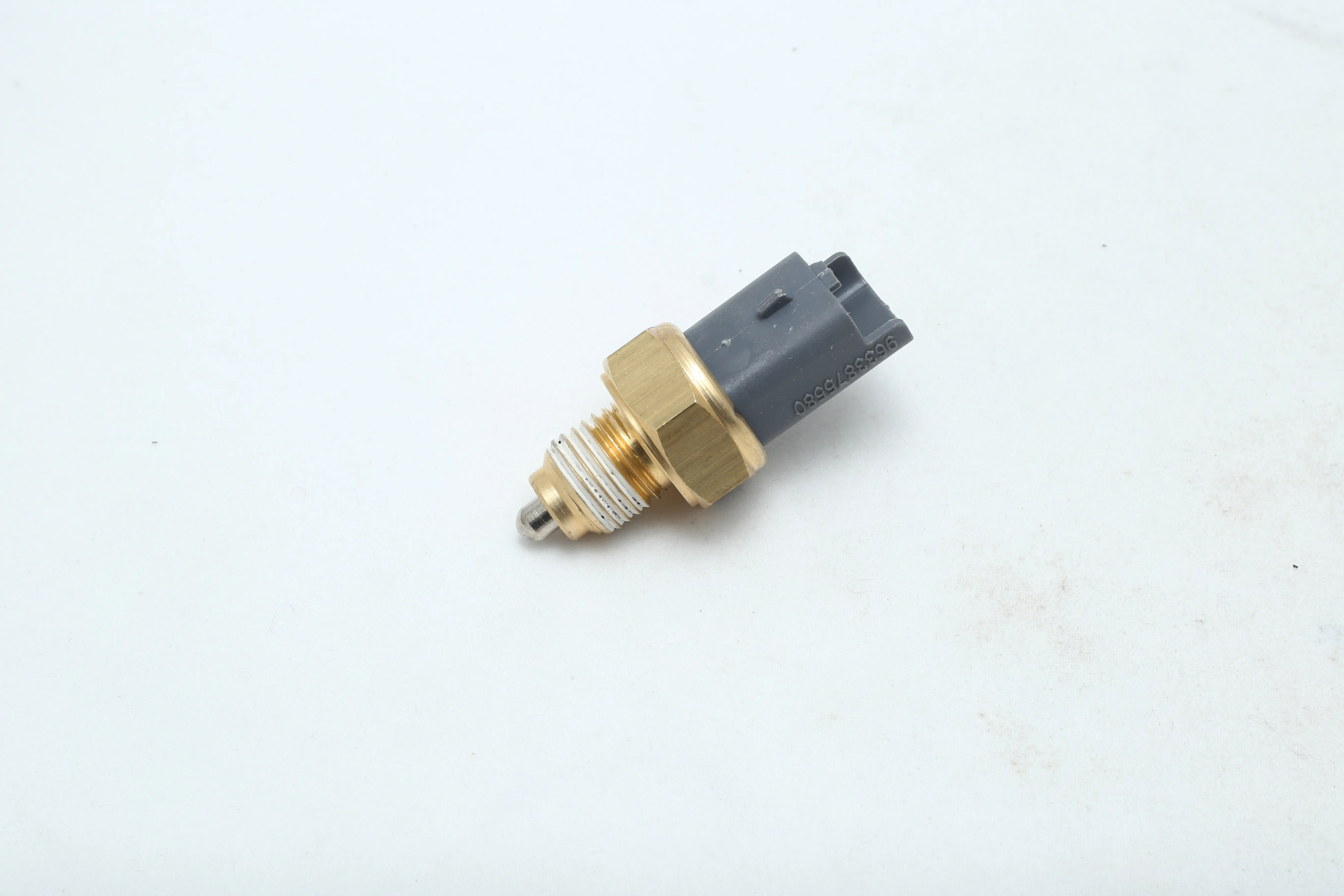 فشنگی دنده عقب پژو 405 کد 8675 HIC