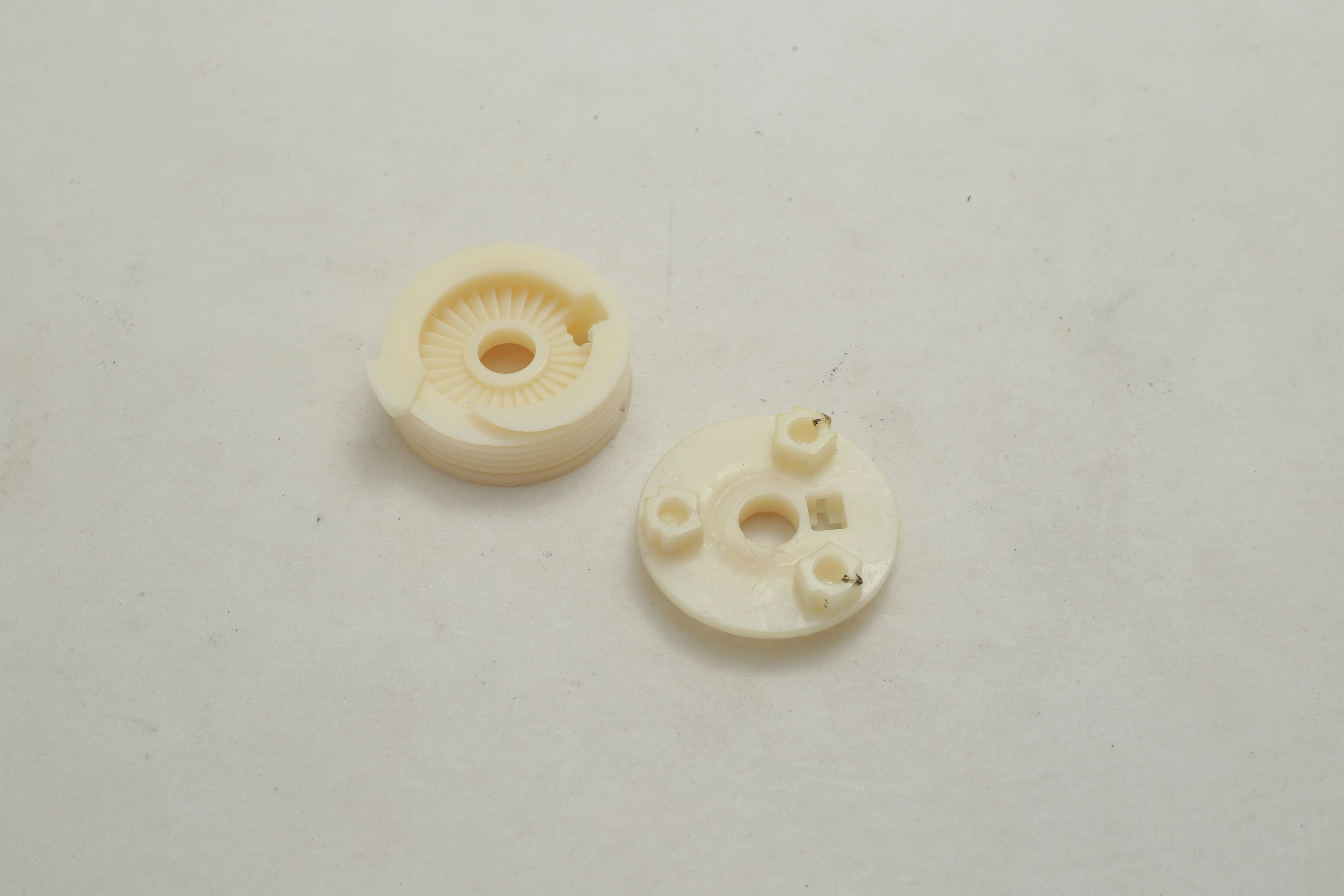 قرقره دستگاه شیشه بالابر پراید راست قدیم 2تیکه