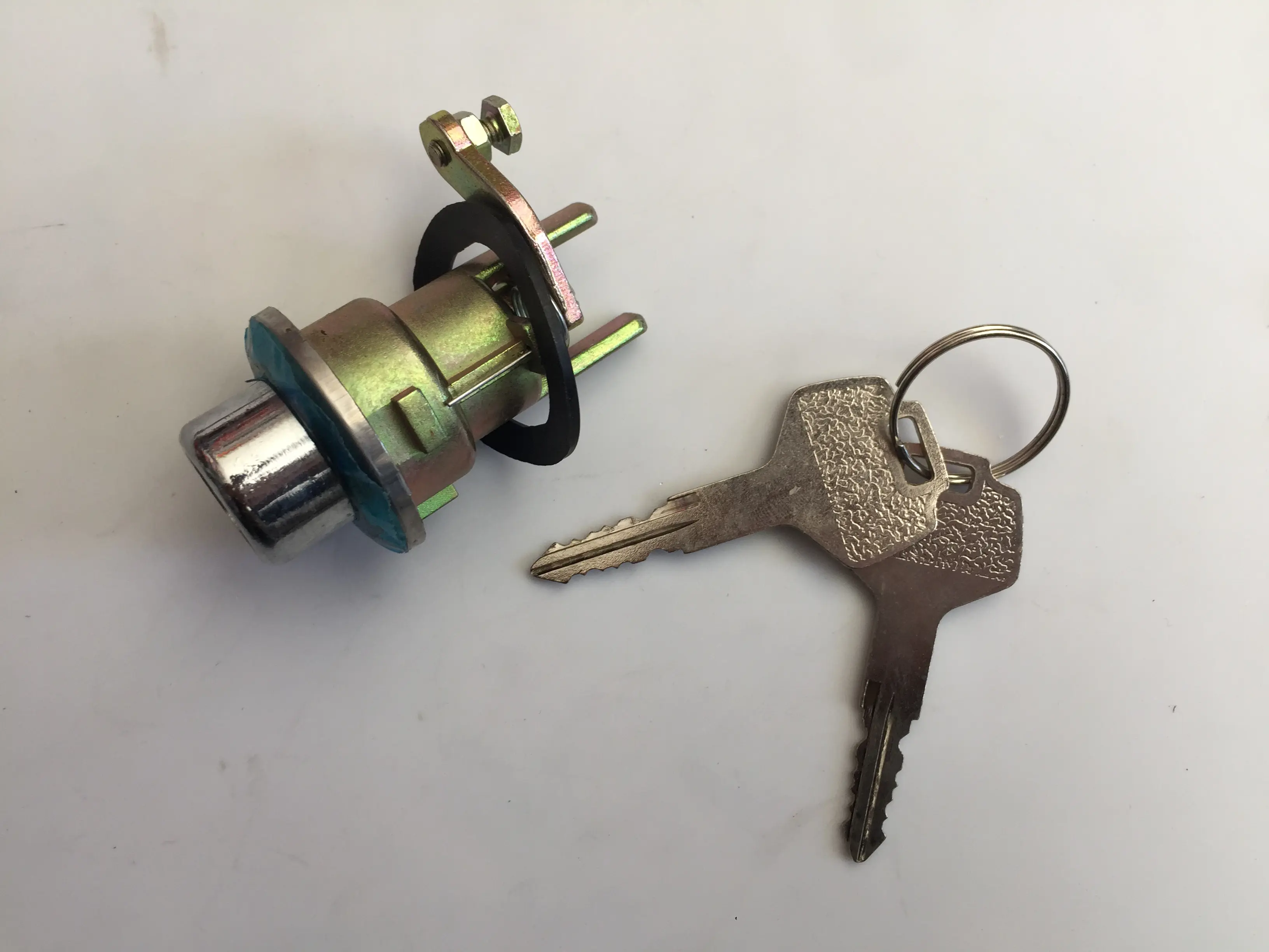 قفل سویچی فشاری درب عقب پاترول