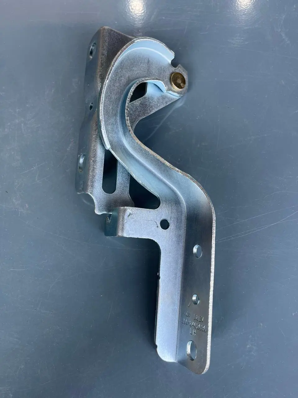 لولای چپ درب موتور آریزو5 SOMINEK