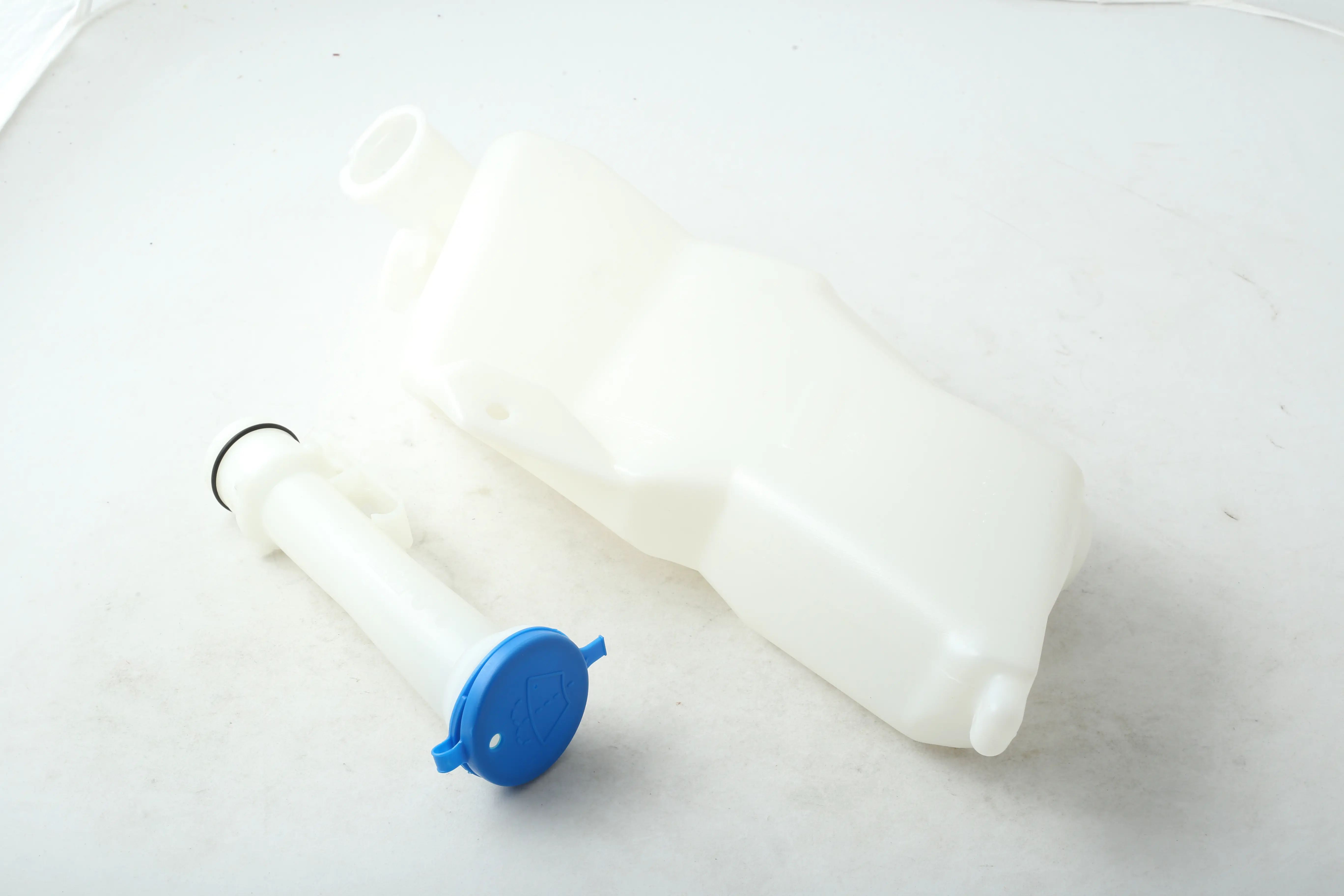 مخزن شیشه شور پژو 206 با لوله اتحاد طلایی