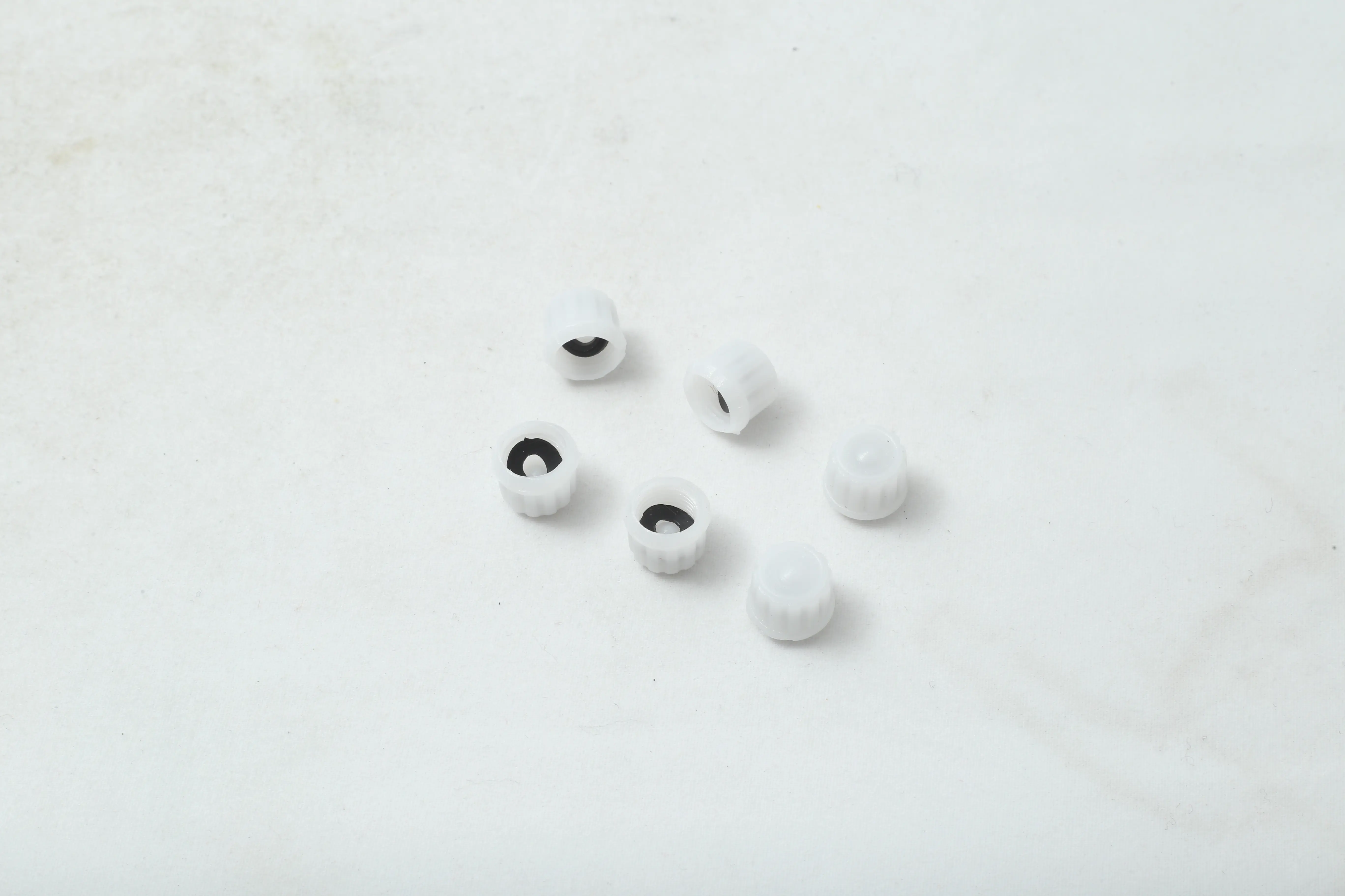 مهره هواگیری پلاستیکی پژو 405