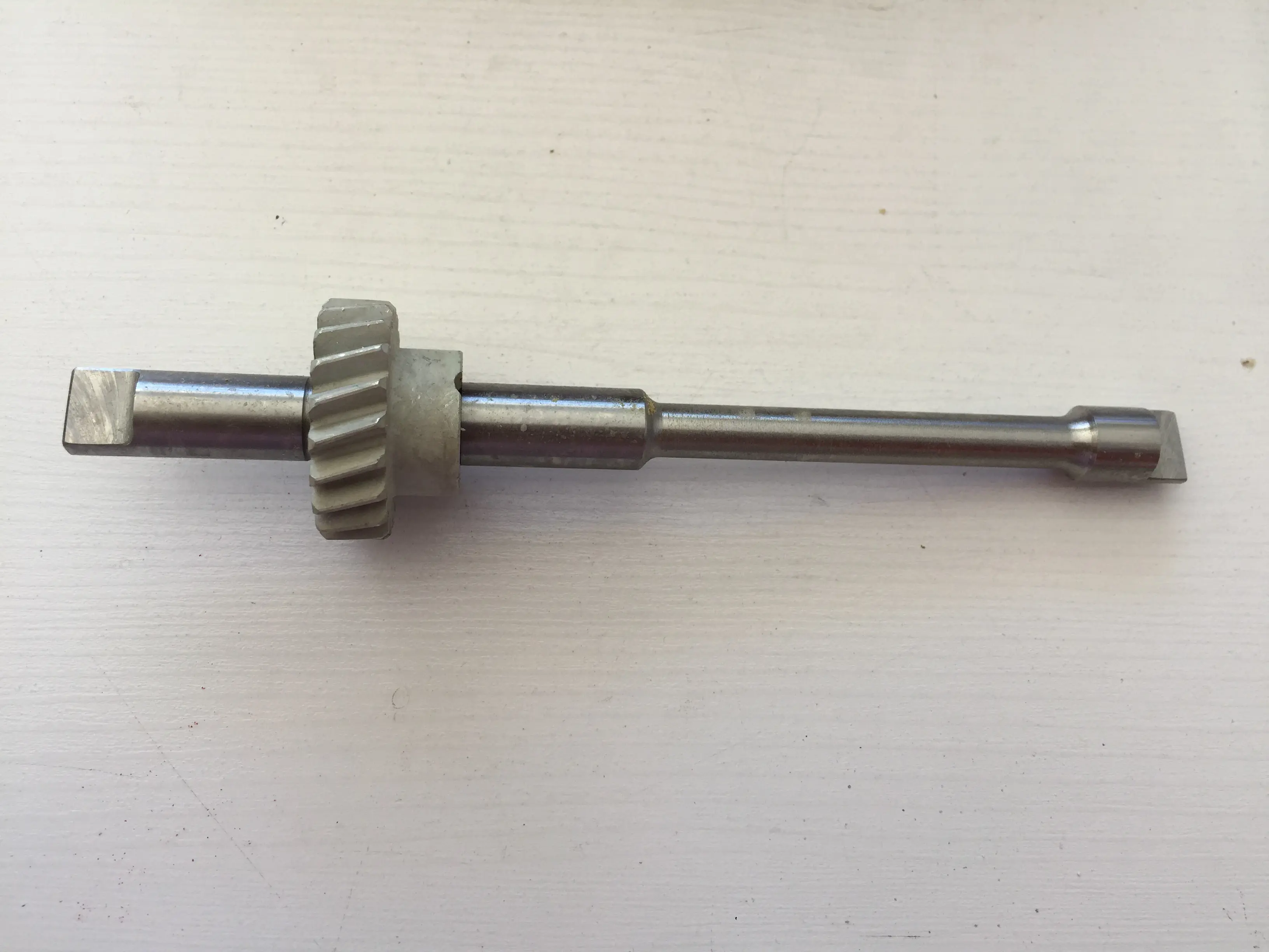 میل واسطه ایل پمپ به دلکو پیکاپ NISSAN MOTOR اصلی