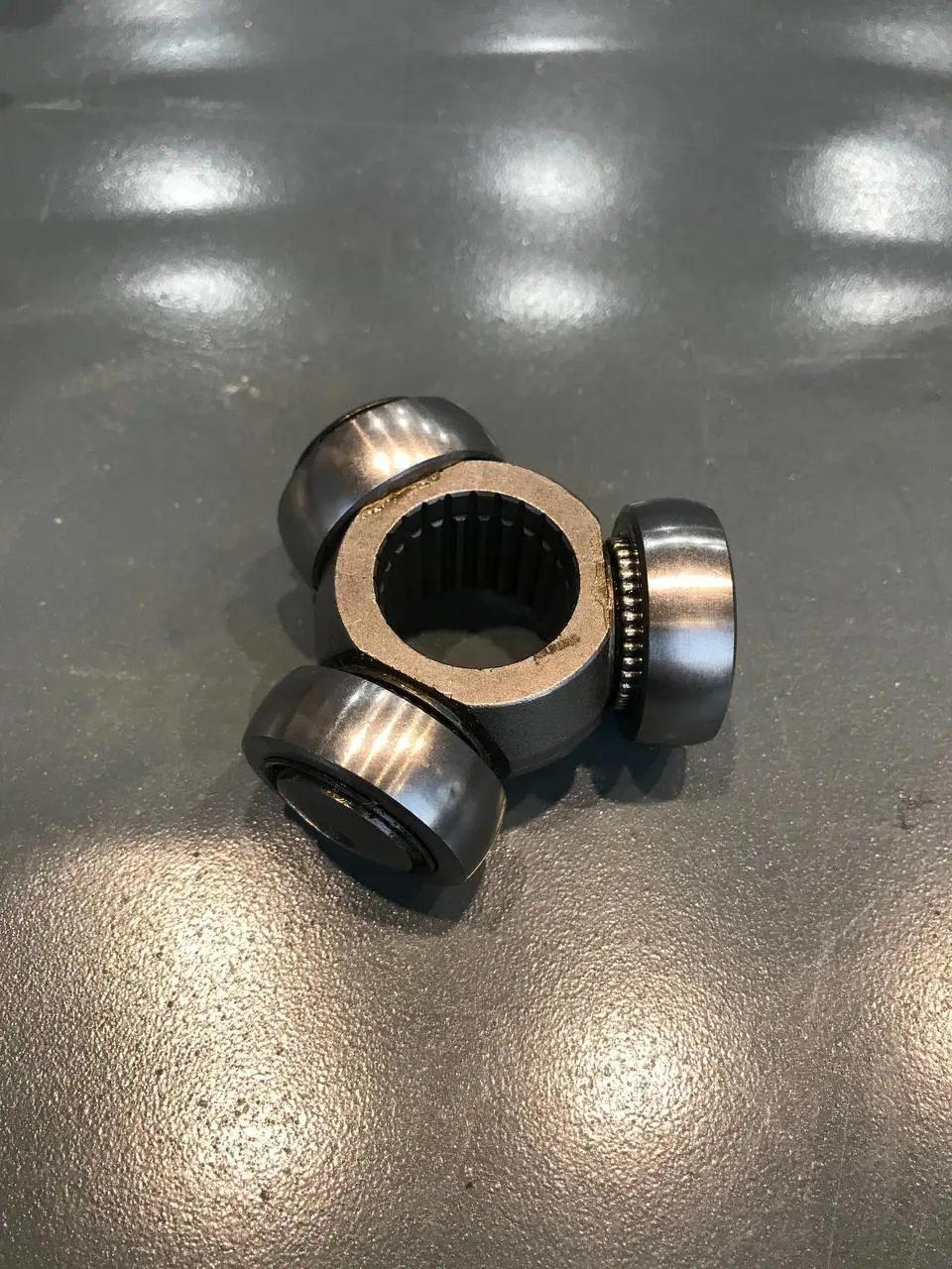 سه شاخ پلوس ام وی ام  SOMINEK X33