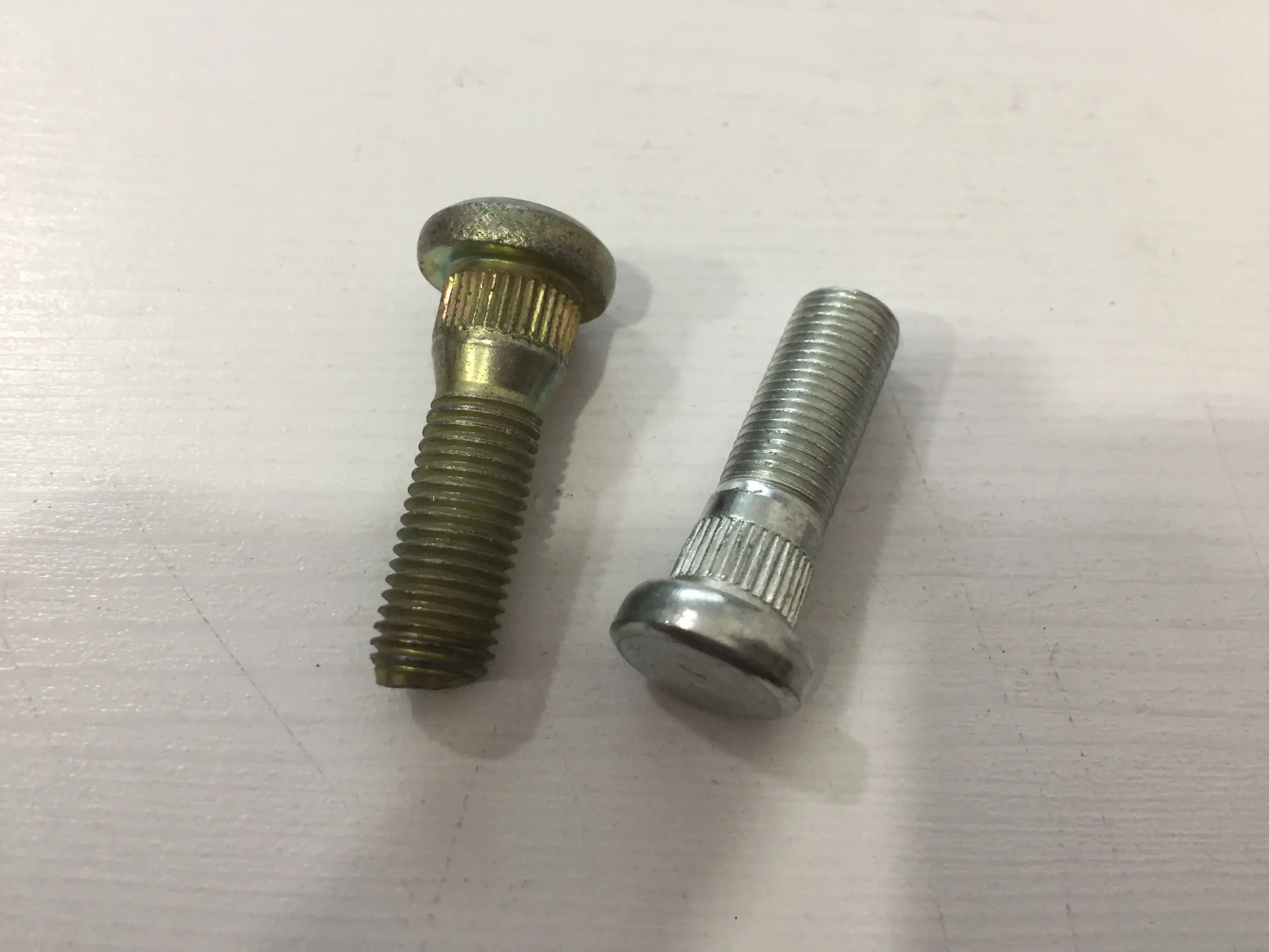 پیچ چرخ پاترول