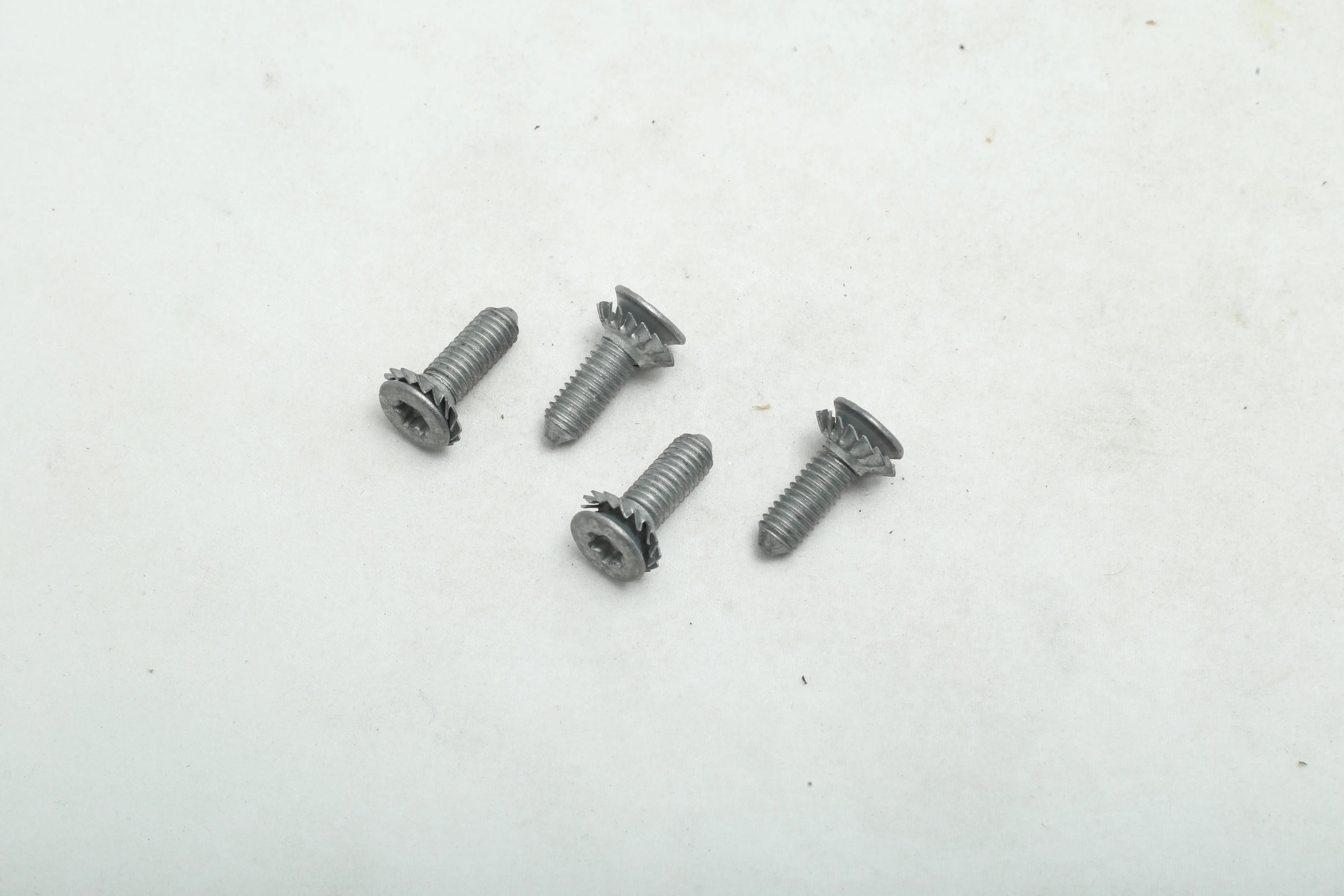 پیچ زبانه درب پژو 405