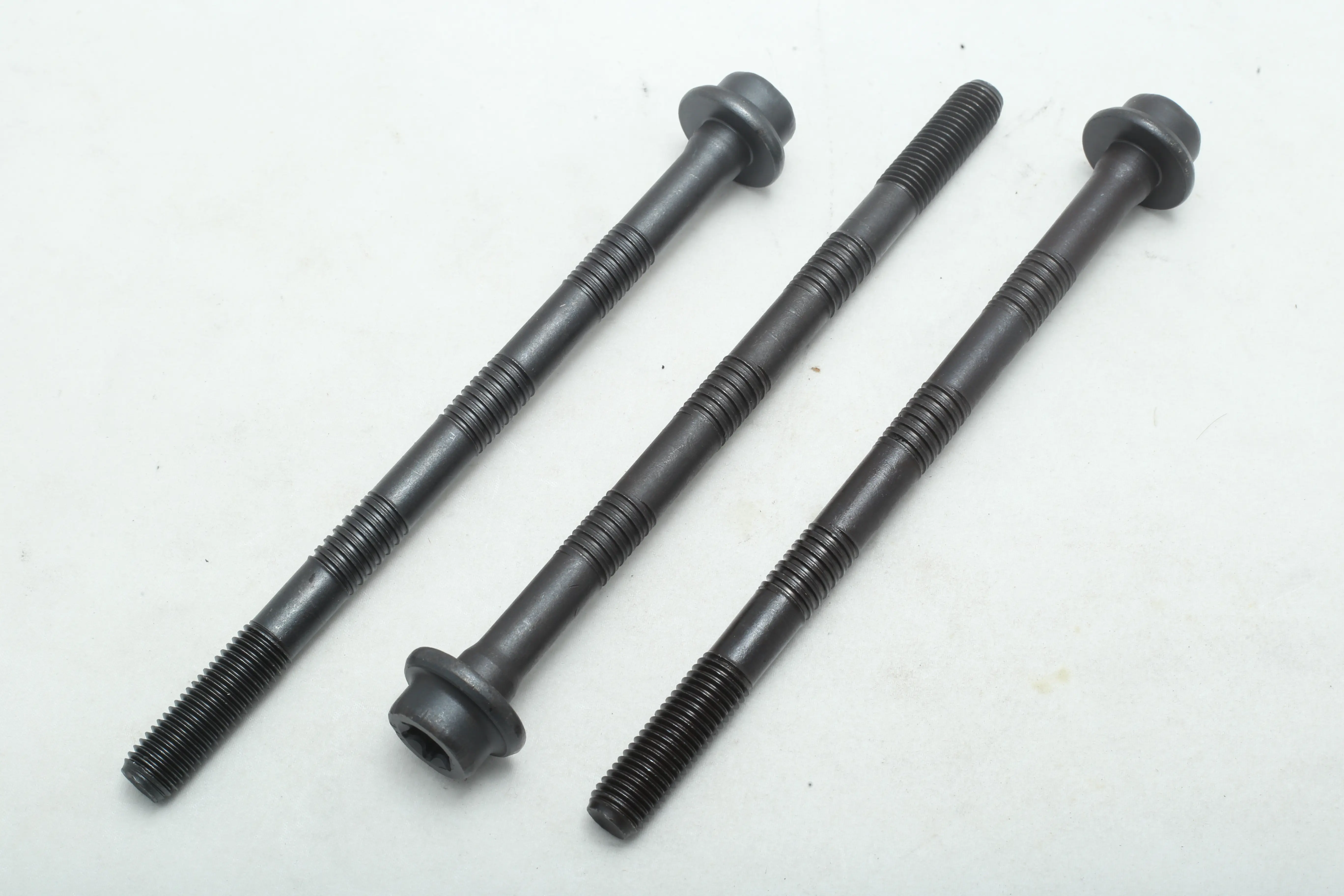 پیچ سر سیلندر پژو 405 نیم رزوه اتحاد طلایی