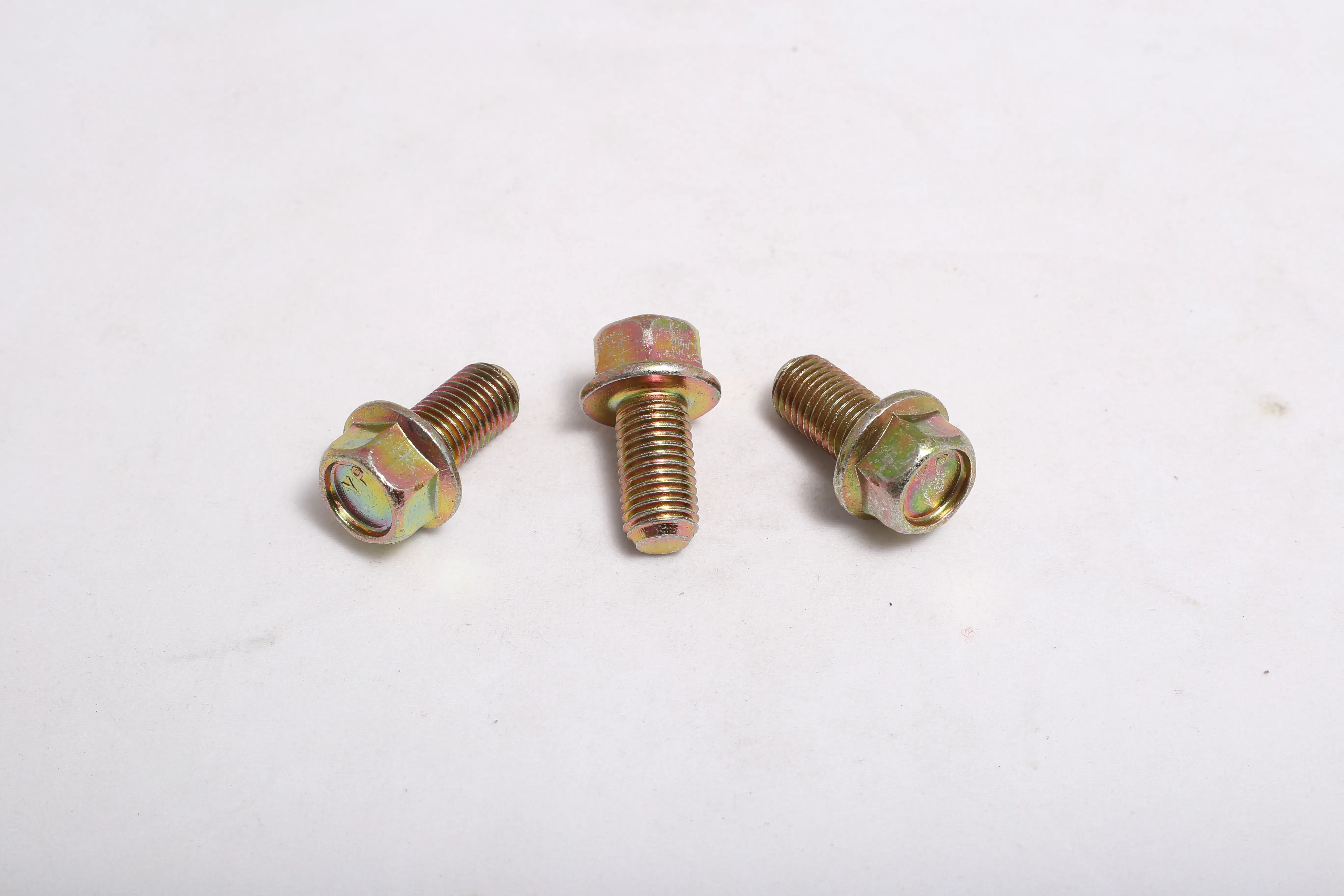 پیچ سر میل سوپاپ پراید HIC