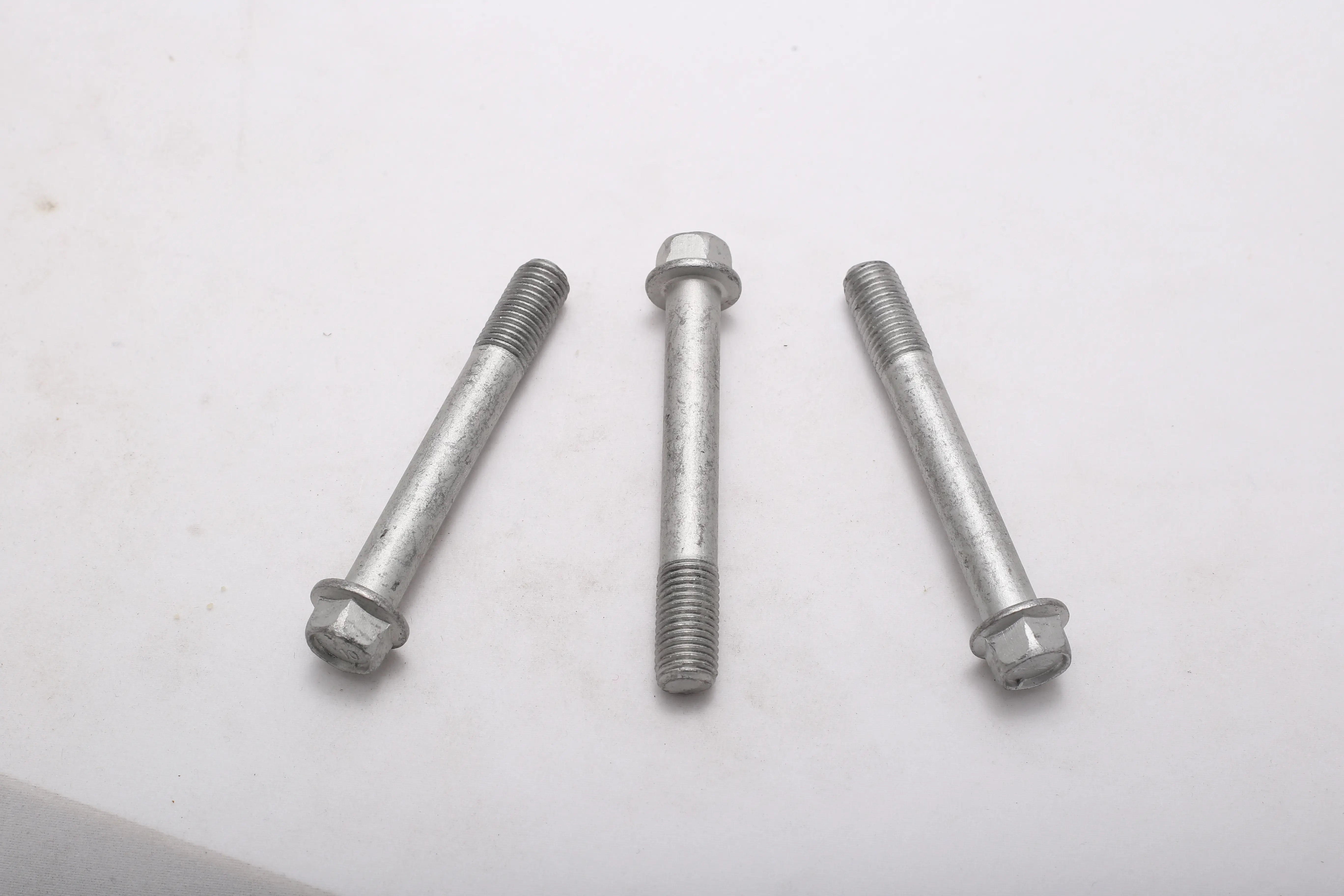 پیچ سیلندر ترمز پراید بلند HIC