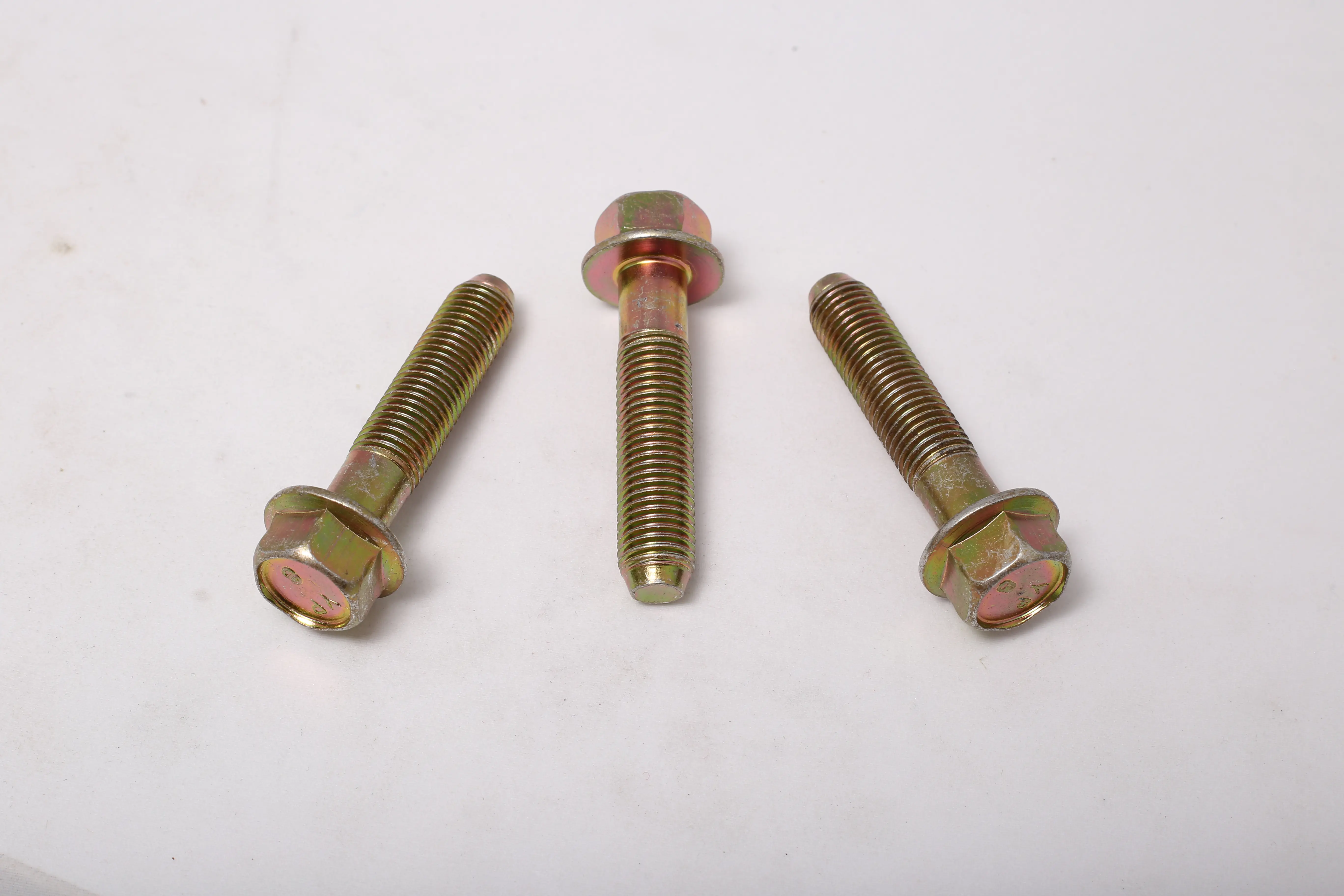 پیچ رام عقب پراید زرد HIC