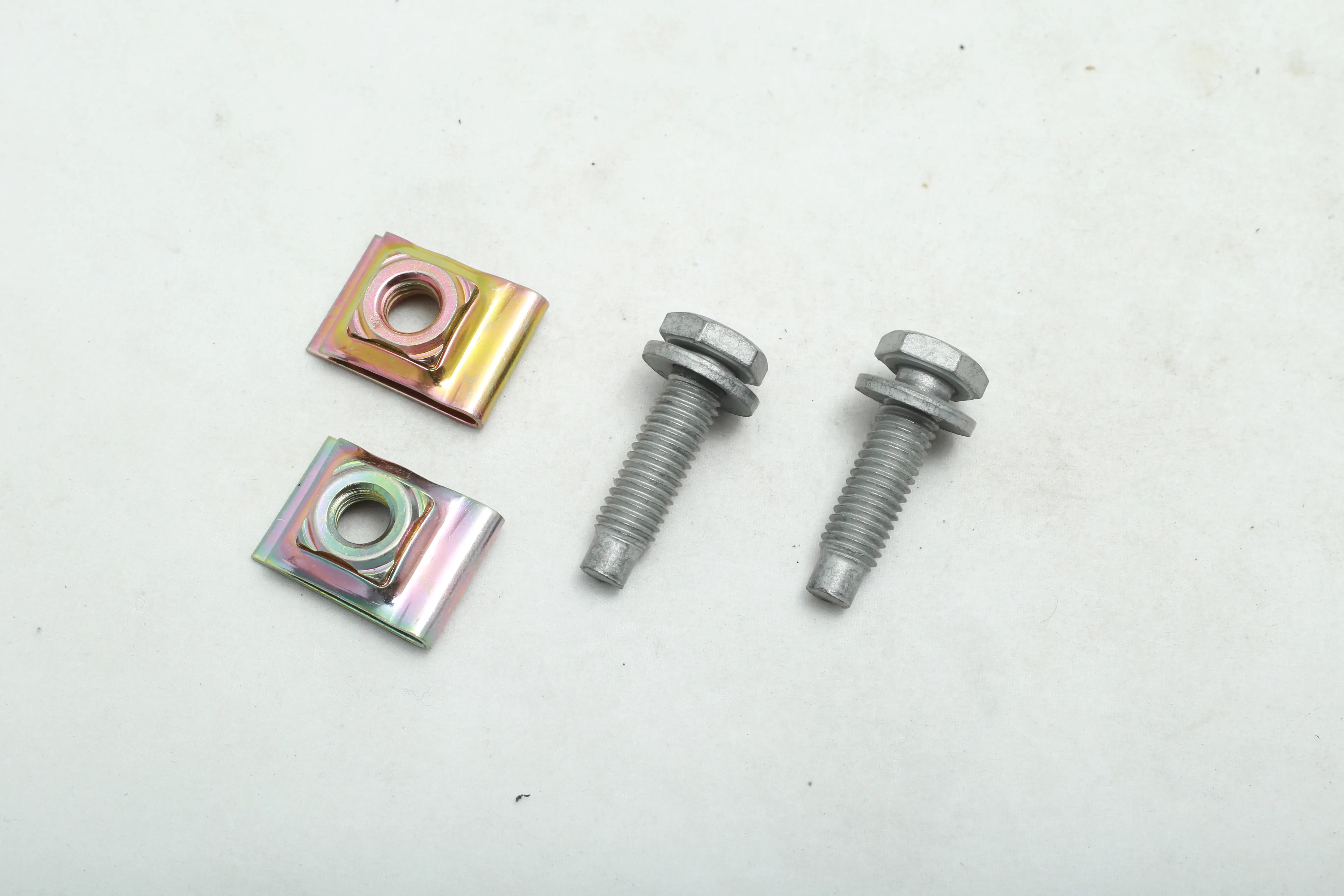 پیچ و خار سینی جلو پژو 405