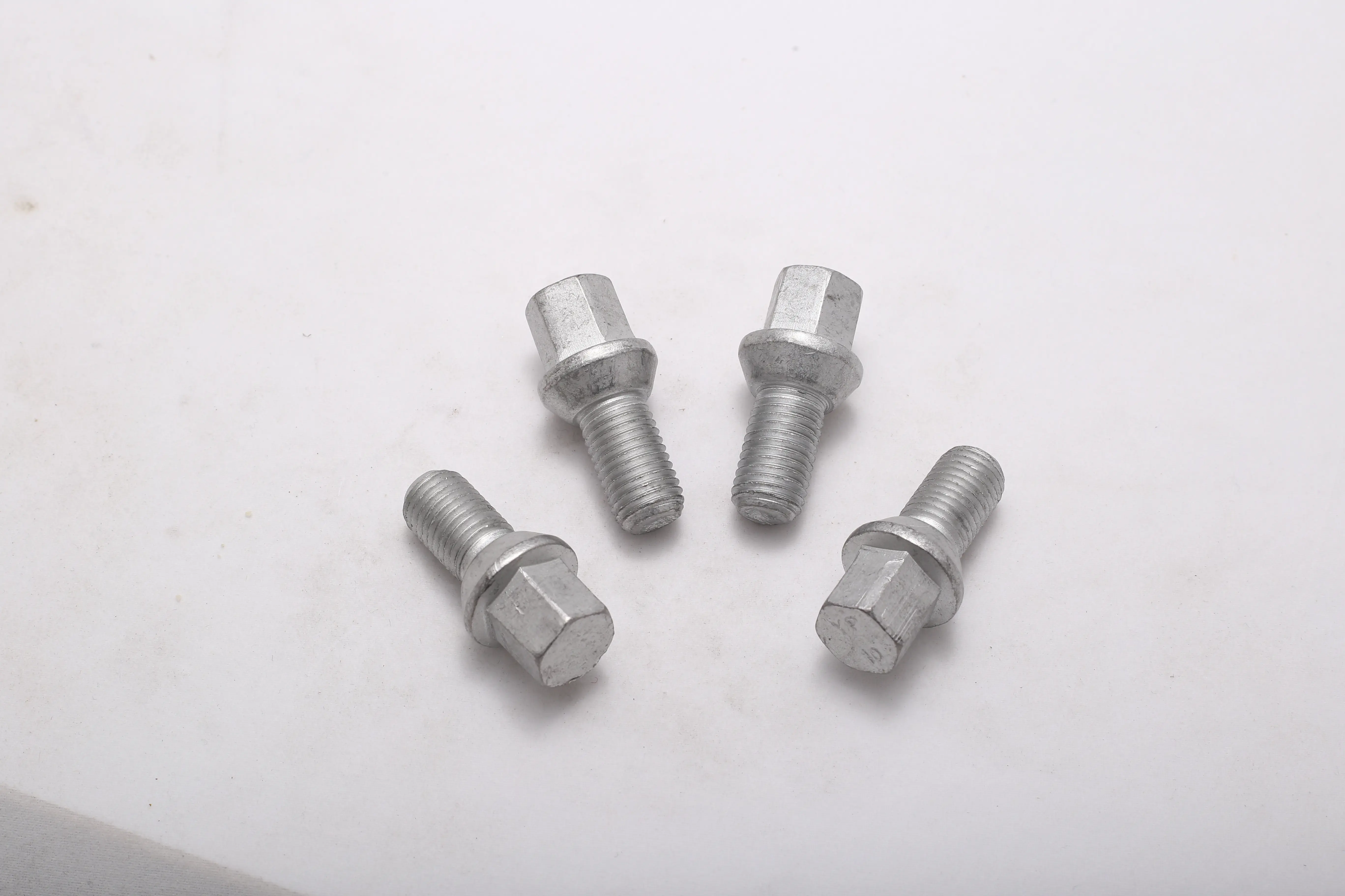 پیچ چرخ پراید اتحاد طلایی