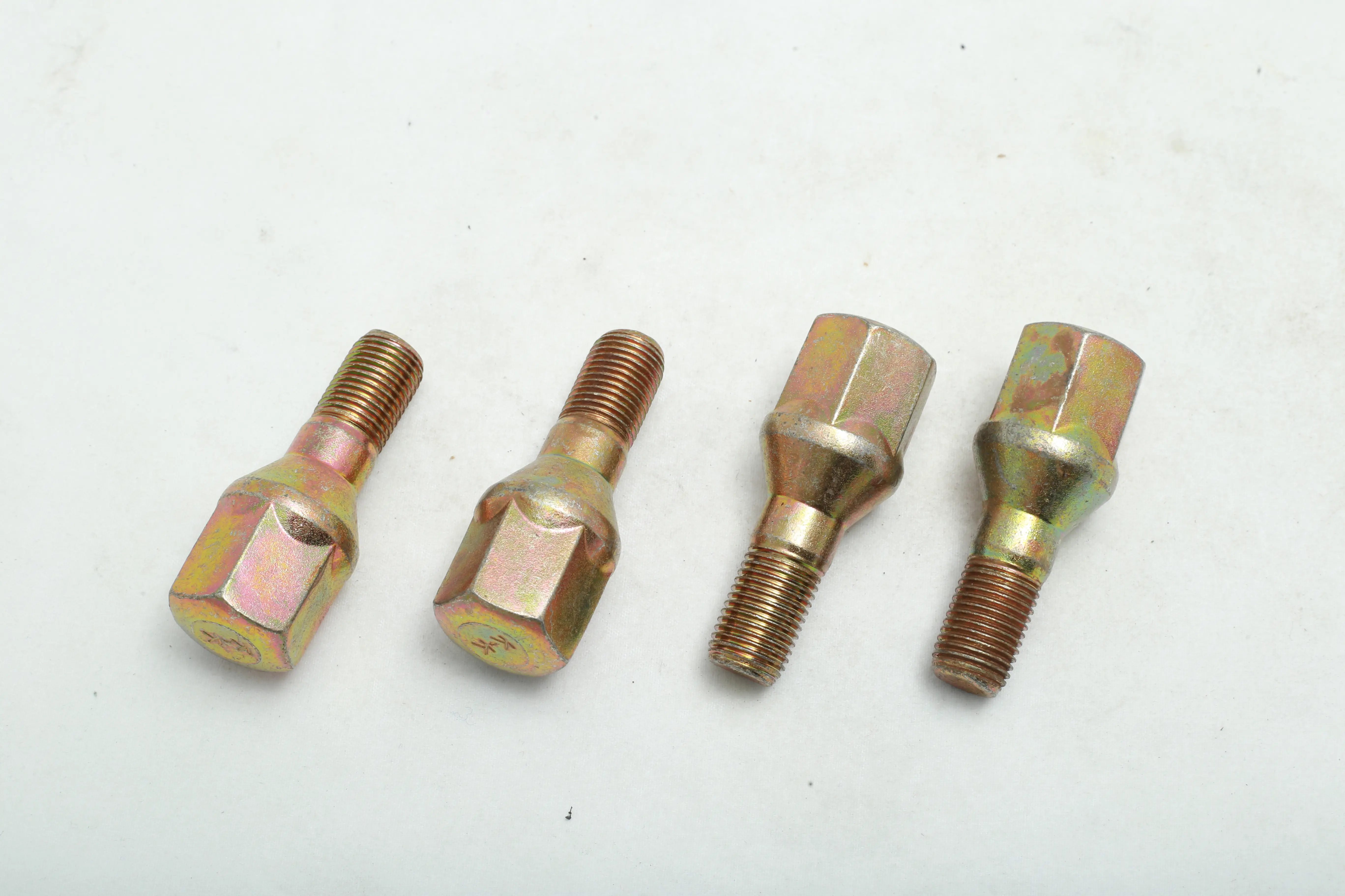 پیچ چرخ پژو 405 اتحاد طلایی