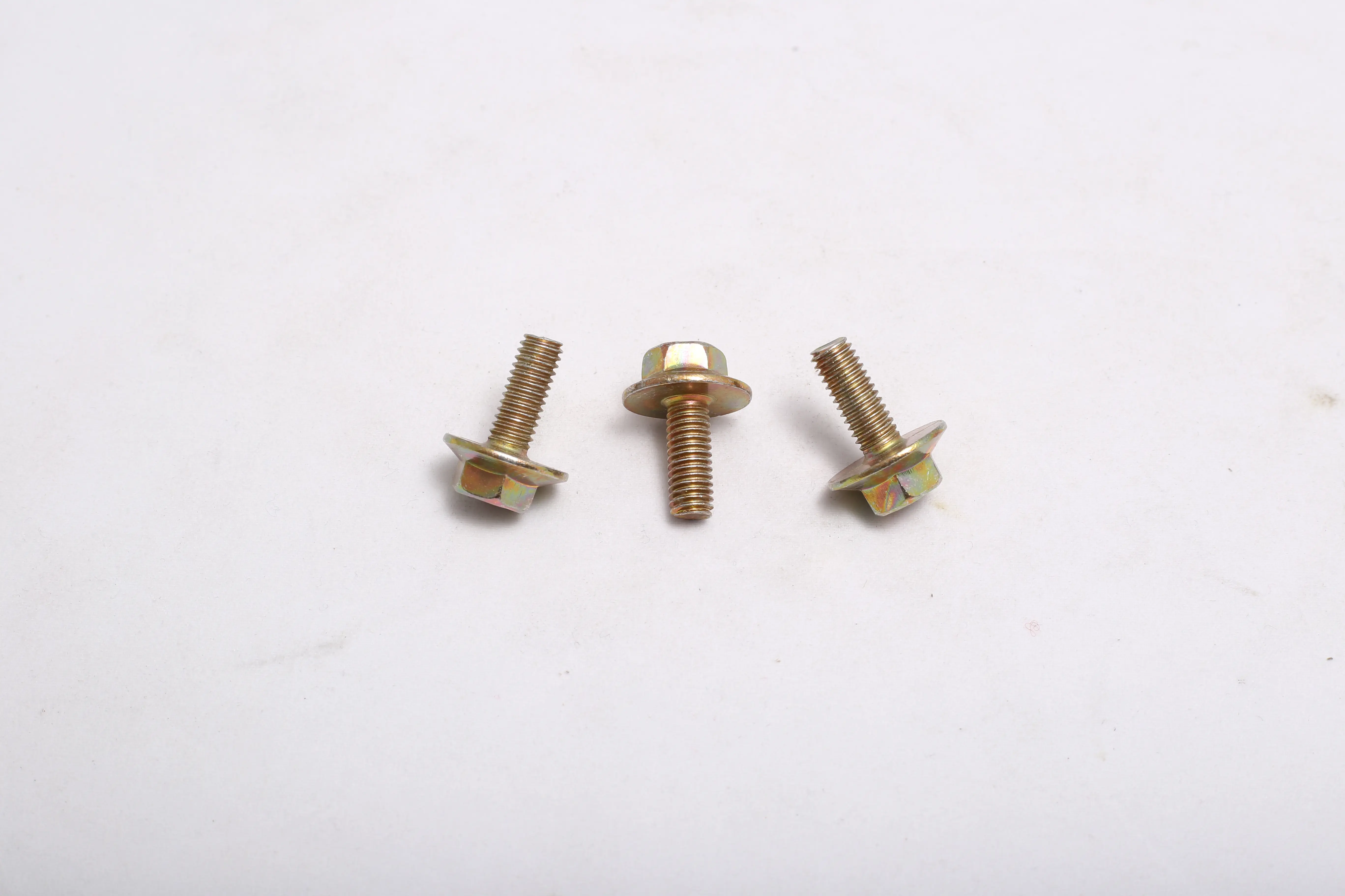 پیچ گلگیر پراید بلند HIC