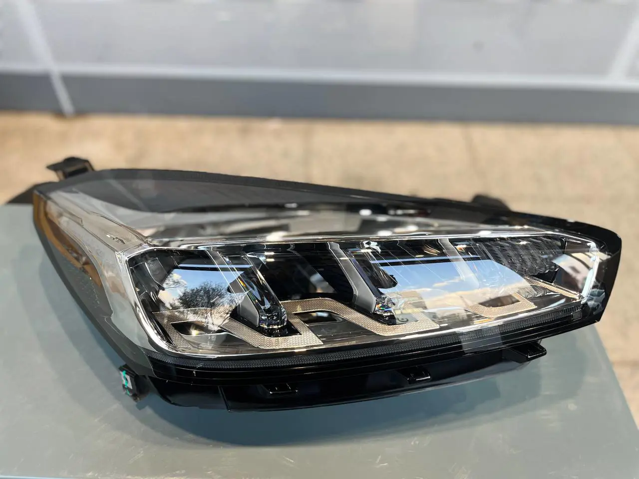 چراغ جلو راست تیگو7 SOMINEK