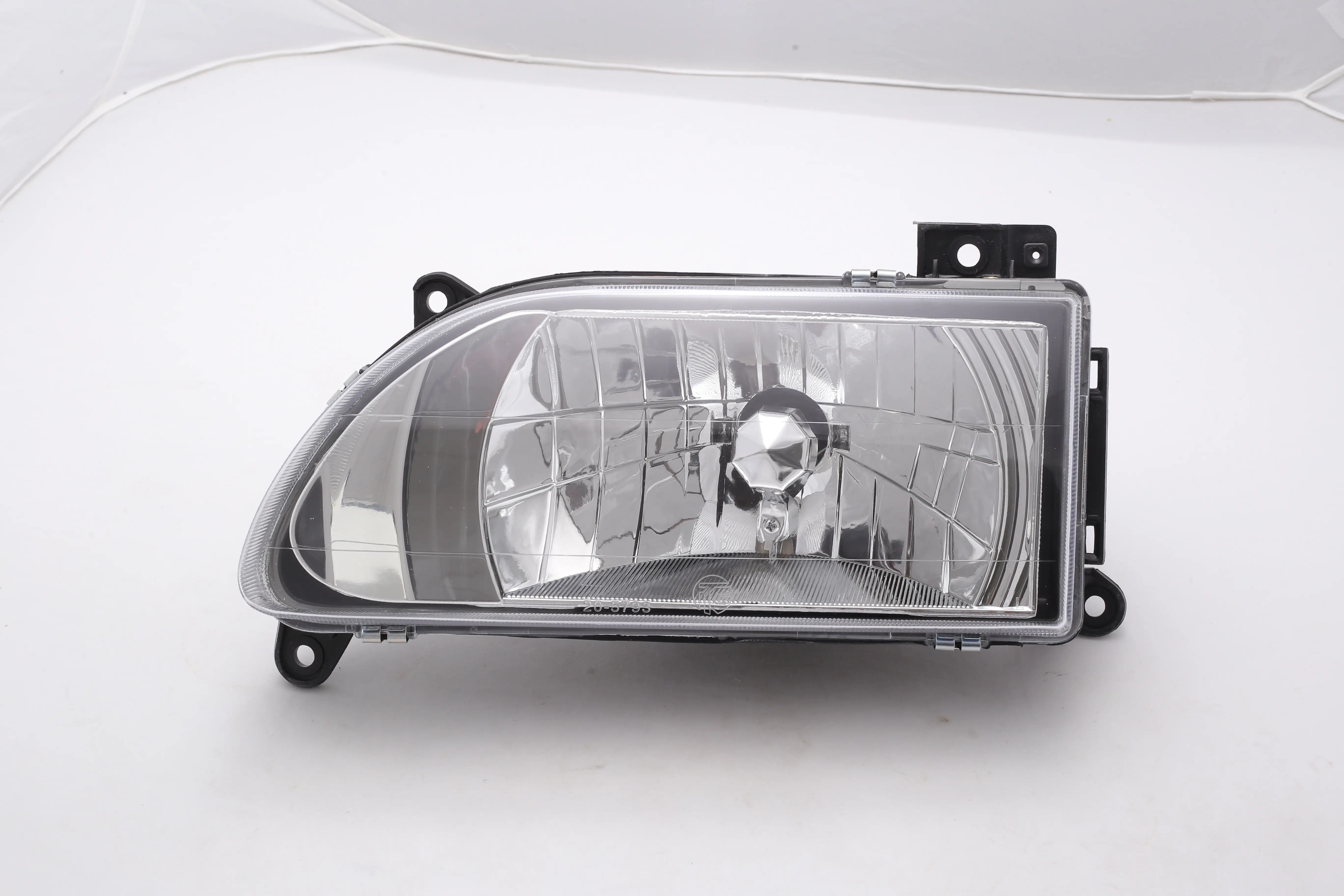 چراغ جلو 141 چپ فن آوران