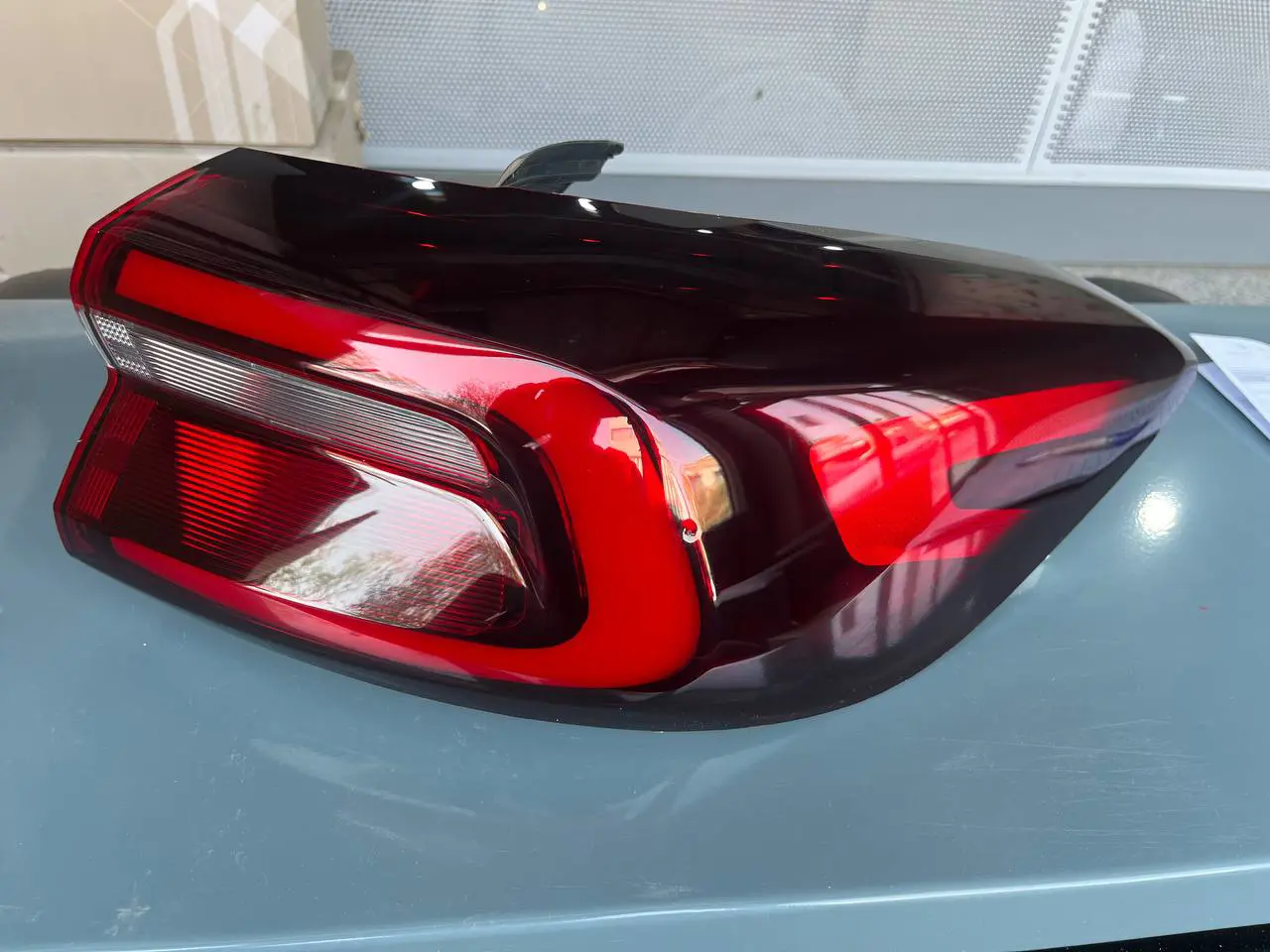 چراغ خطر عقب راست روی گلگیر تیگو7 SOMINEK