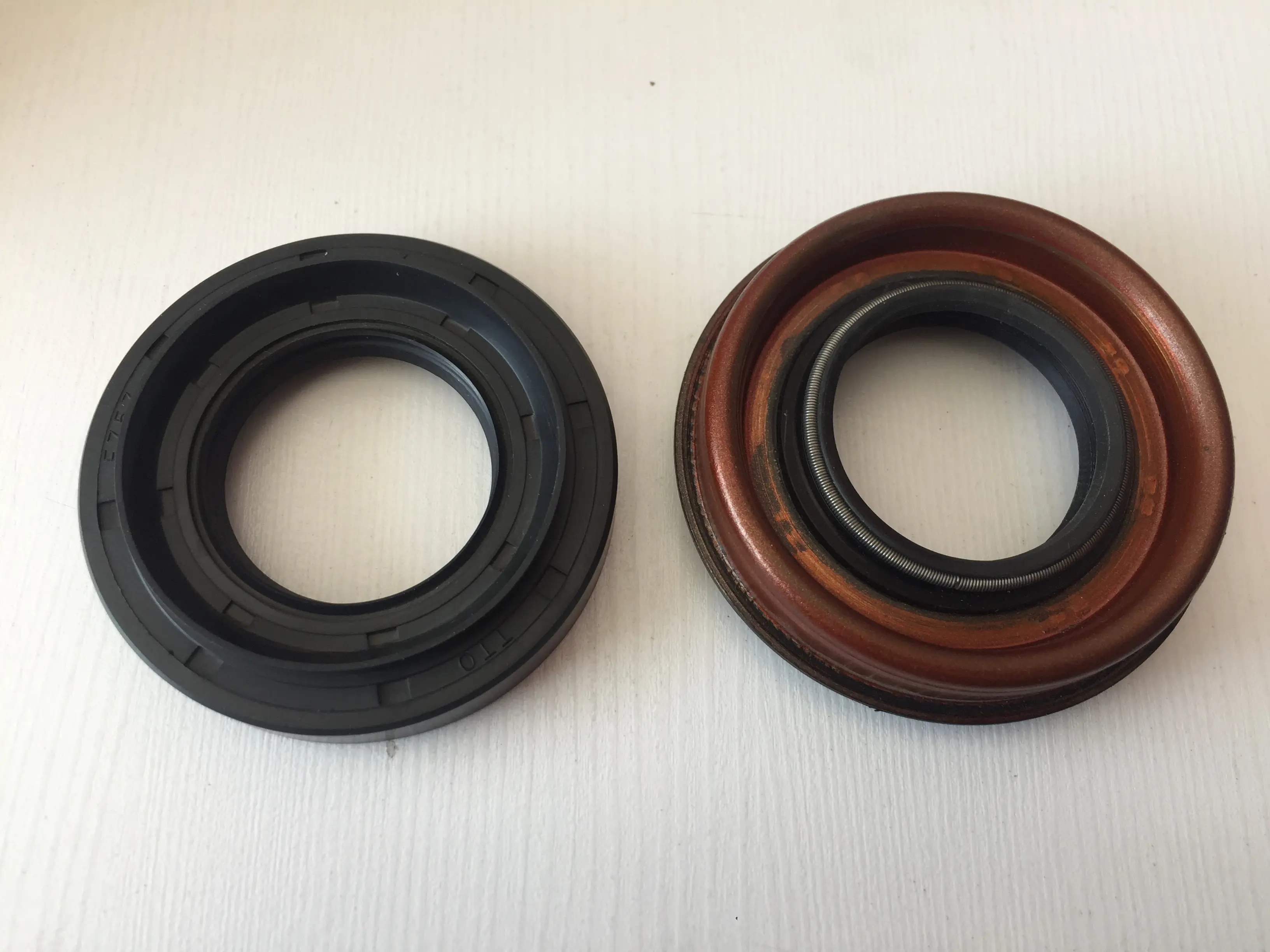 کاسه نمد پنیون جلو پاترول