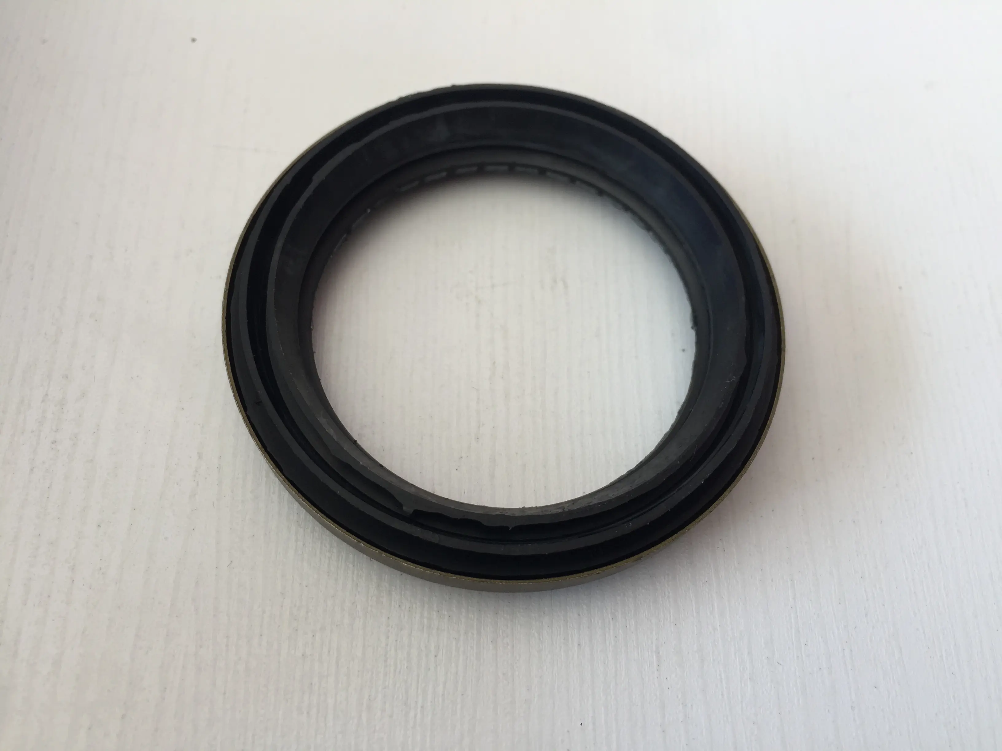 کاسه نمد چرخ جلو پاترول