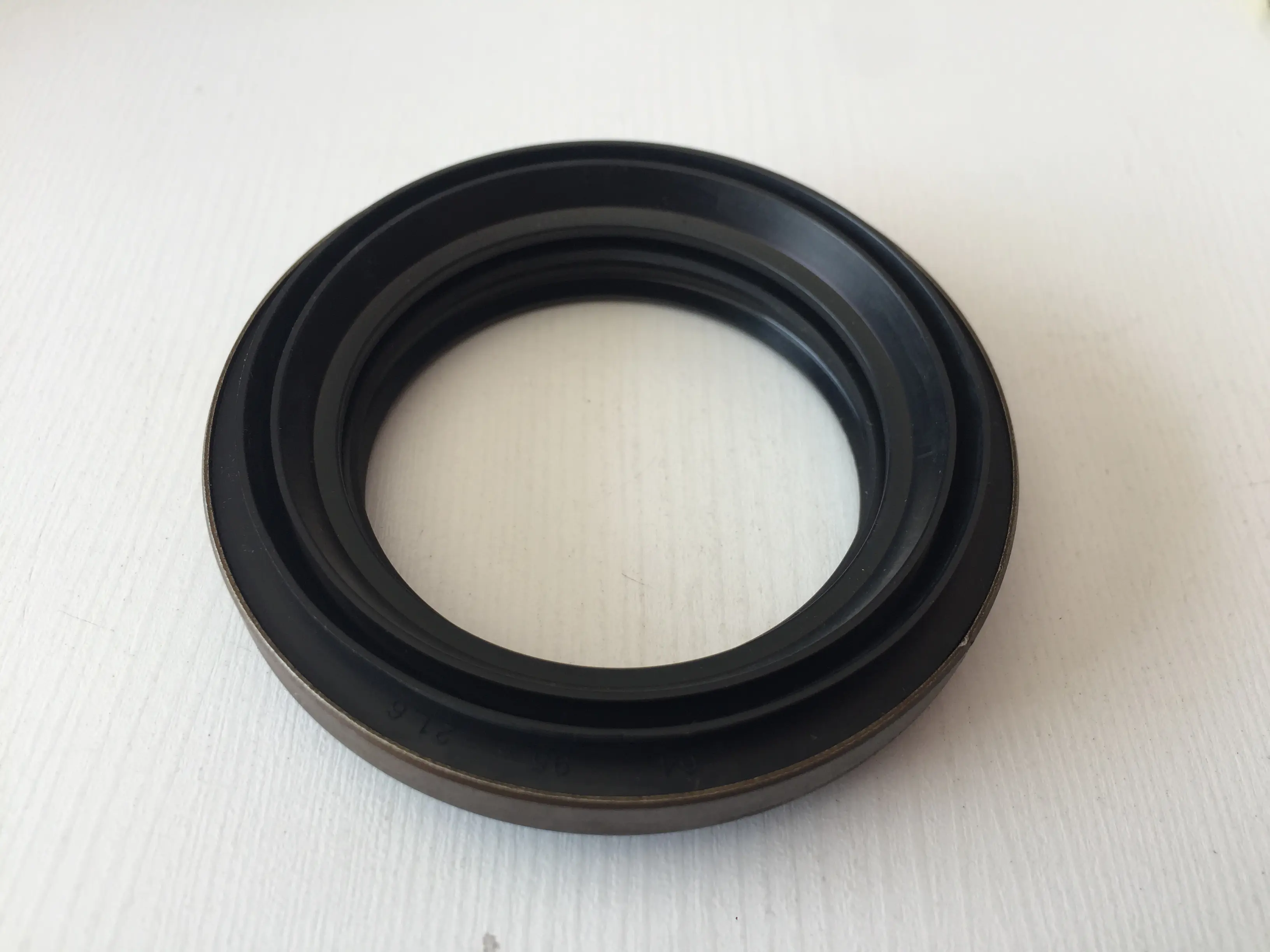 کاسه نمد چرخ عقب پاترول 6 سیلندر موساشی