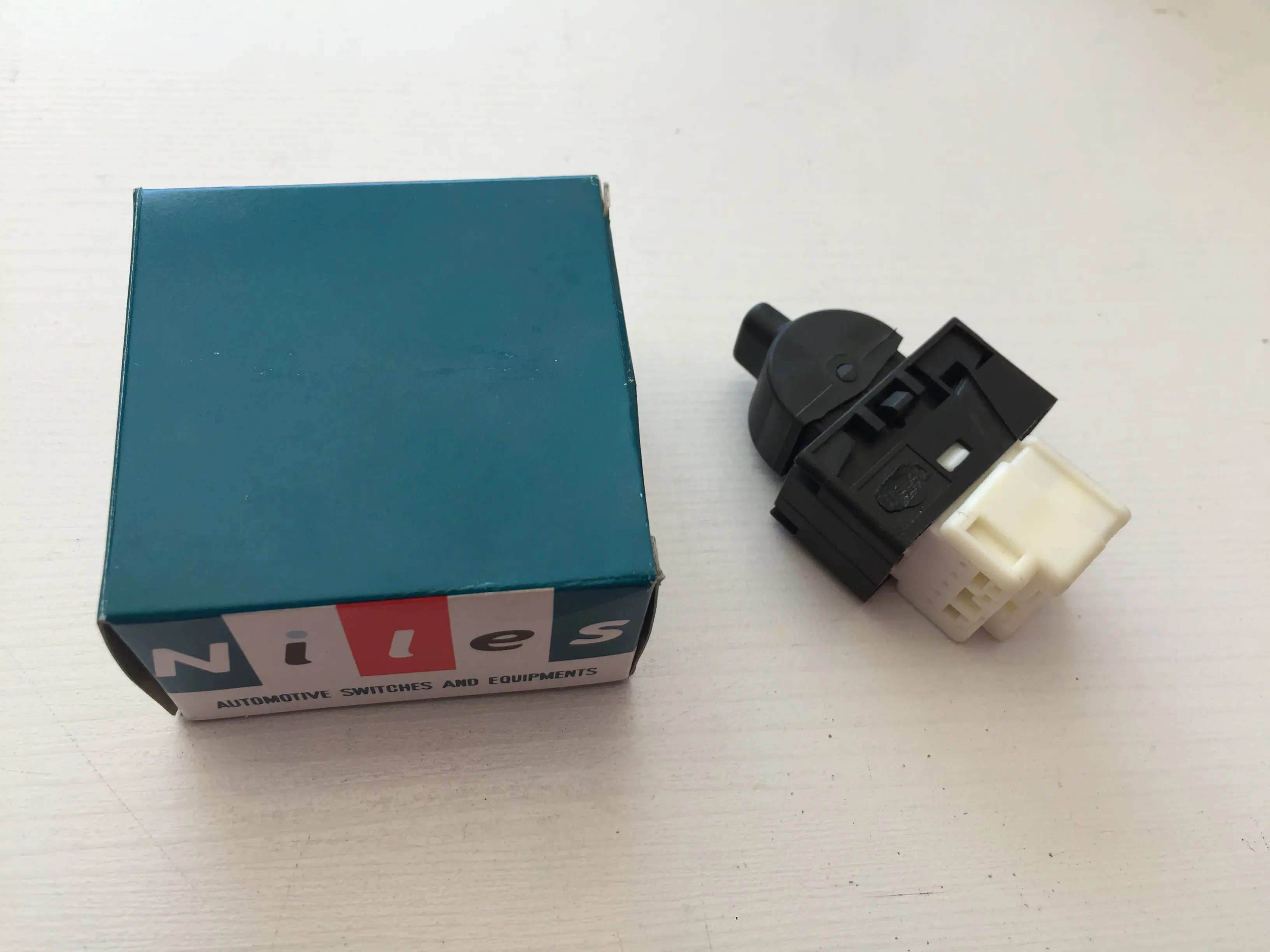 کلید شیشه بالابر پیکاپ درب دوم NILES