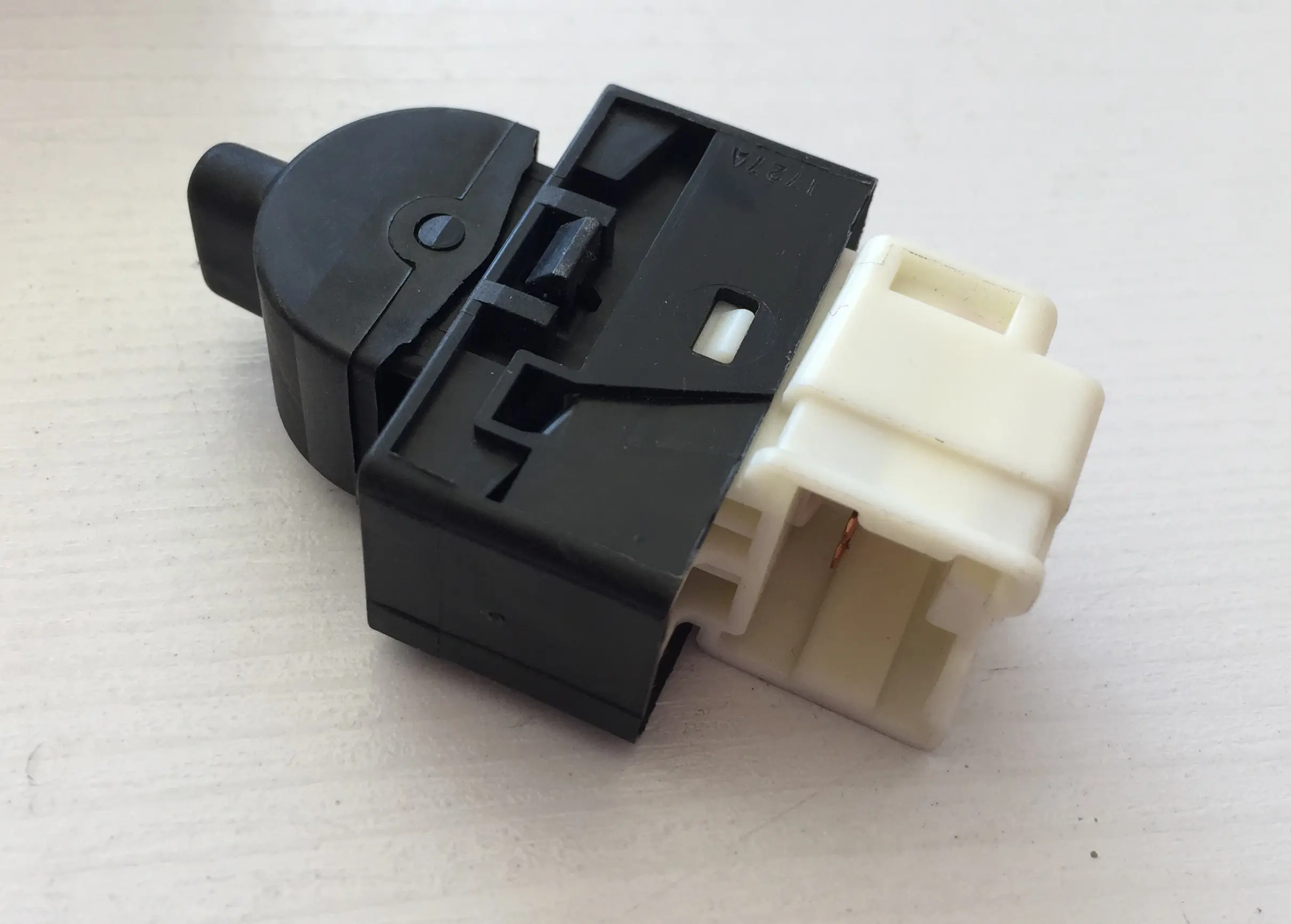 کلید شیشه بالابر پیکاپ درب دوم