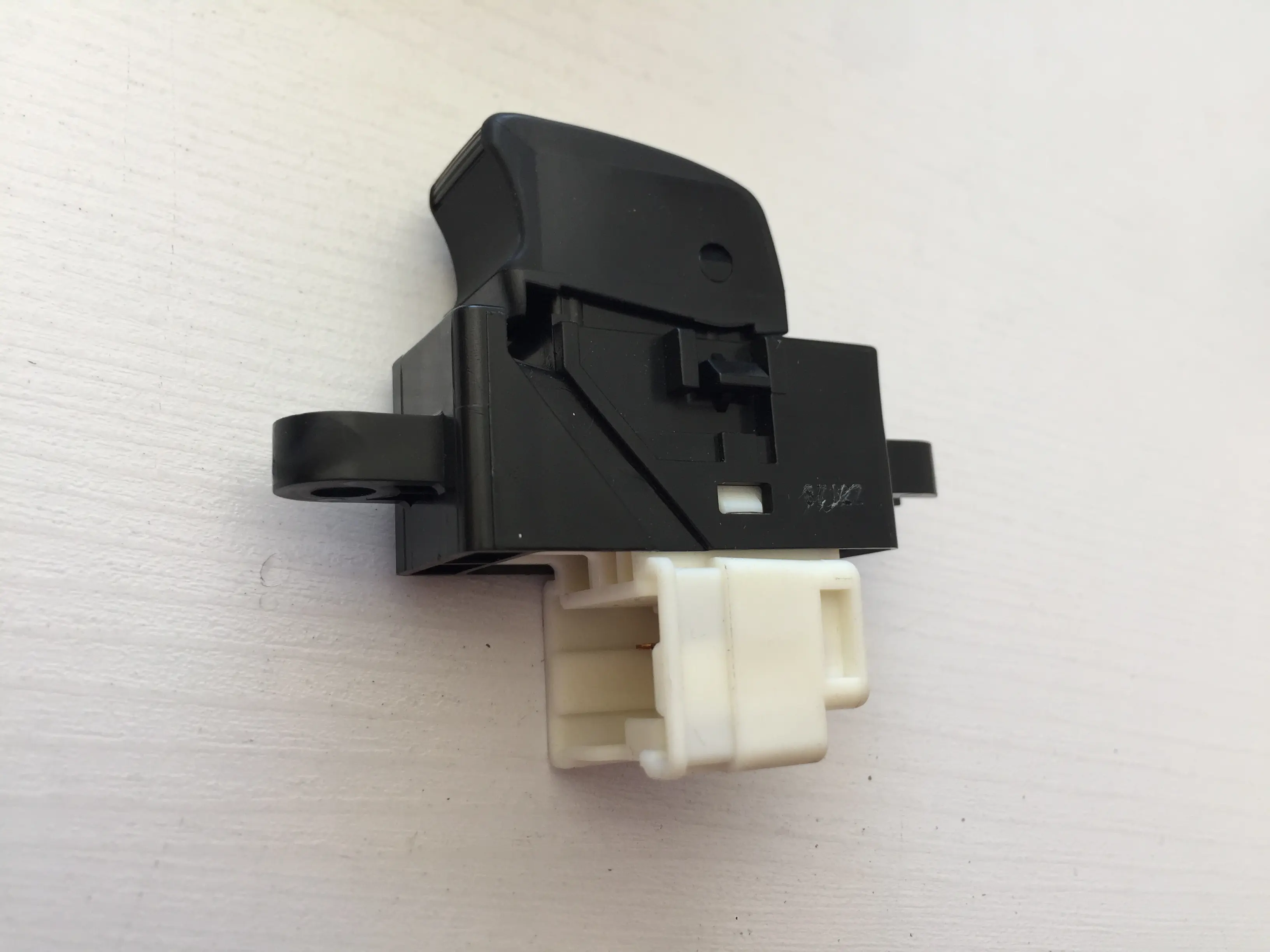 کلید شیشه بالابر پیکاپ راست