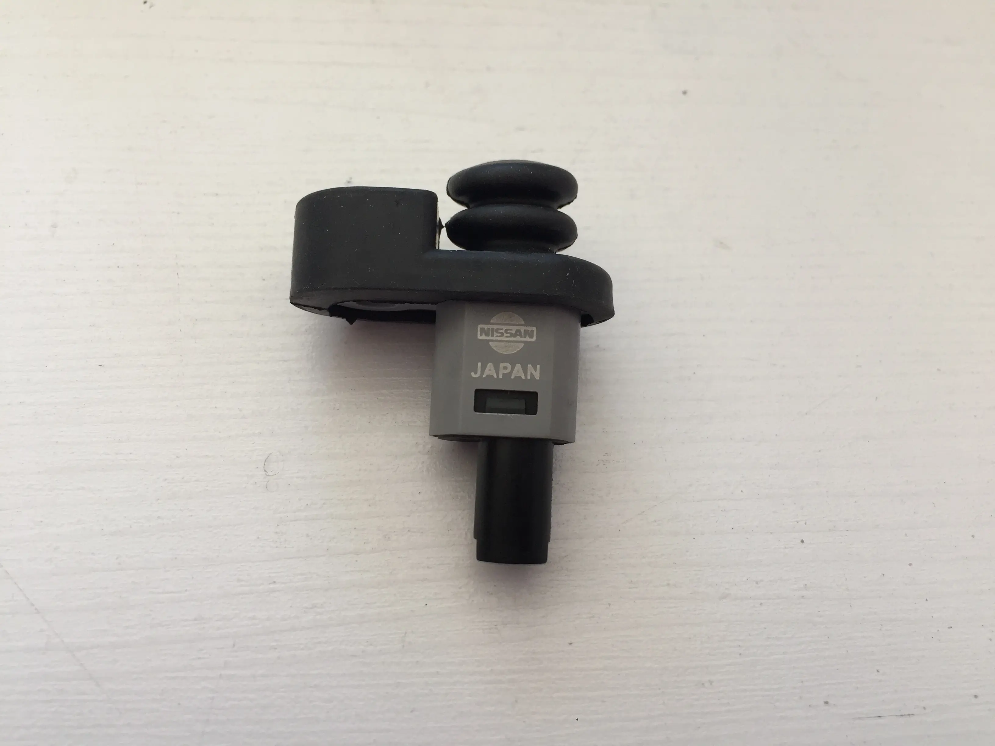 کلید لای درب پیکاپ - 2